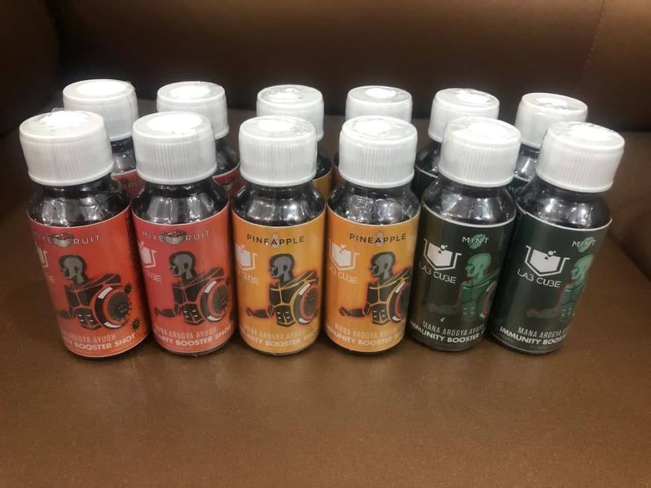 <p>కరోనా నేపథ్యంలో వ్యాధినిరోధకతను పెంచుకోవడం అత్యవసరమైన నేపథ్యంలో.. నగరానికి చెందిన ల్యాబ్‌క్యూబ్ ఇండియా ప్రైవేట్ లిమిటెడ్ సంస్థ ‘మన ఆరోగ్య ఆయుష్ ఇమ్యూనిటీ బూస్టర్ షాట్స్’లో మరో మూడు కొత్త రుచులను (మింట్, పైనాపిల్, మిక్స్‌డ్ ఫ్రూట్) బుధవారం మార్కెట్లోకి విడుదల చేసింది.</p><p>కరోనాతోపాటు ఇతర వైరస్‌ల బారినుంచి మనల్ని మనం కాపాడుకునేందుకు.. భారతీయ సంప్రదాయ వైద్యమైన ఆయుర్వేదానికి వివిధ రుచులను జోడించి వ్యాధినిరోధకత పెంచుకునేలా ప్రోత్సహించేందుకే మరిన్ని రుచులను మార్కెట్లోకి తీసుకొచ్చినట్లు సంస్థ ప్రకటించింది.</p>