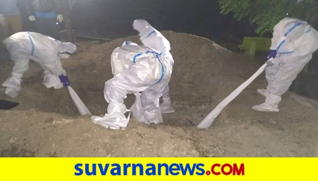 <p>6 ಜನರ ತಂಡವೊಂದನ್ನು ಕಟ್ಟಿಕೊಂಡು ಉಚಿತ ಅಂತ್ಯಕ್ರಿಯೆ ನಡೆಸುತ್ತಿರುವ ಗ್ರಾಮ ಪಂಚಾಯತಿ ಸಿಬ್ಬಂದಿ</p> <p>6 ಜನರ ತಂಡವೊಂದನ್ನು ಕಟ್ಟಿಕೊಂಡು ಉಚಿತ ಅಂತ್ಯಕ್ರಿಯೆ ನಡೆಸುತ್ತಿರುವ ಗ್ರಾಮ ಪಂಚಾಯತಿ ಸಿಬ್ಬಂದಿ</p>