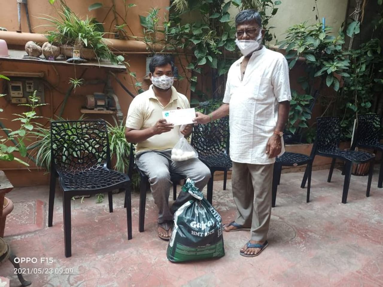 <p>ప్రస్తుతం ముంబైలో బీసీసీఐ ఏర్పాటుచేసిన బయో బబుల్లో క్వారంటైన్లో గడుపుతోంది మిథాలీరాజ్. అయితే తన పేరిట ‘మిథాలీరాజ్ చొరవ’ అనే కార్యక్రమాన్ని ప్రారంభించి, కరోనాతో ఇబ్బంది పడుతున్న వారికి చేతనైన సాయం చేస్తోంది...</p> <p>ప్రస్తుతం ముంబైలో బీసీసీఐ ఏర్పాటుచేసిన బయో బబుల్లో క్వారంటైన్లో గడుపుతోంది మిథాలీరాజ్. అయితే తన పేరిట ‘మిథాలీరాజ్ చొరవ’ అనే కార్యక్రమాన్ని ప్రారంభించి, కరోనాతో ఇబ్బంది పడుతున్న వారికి చేతనైన సాయం చేస్తోంది...</p>