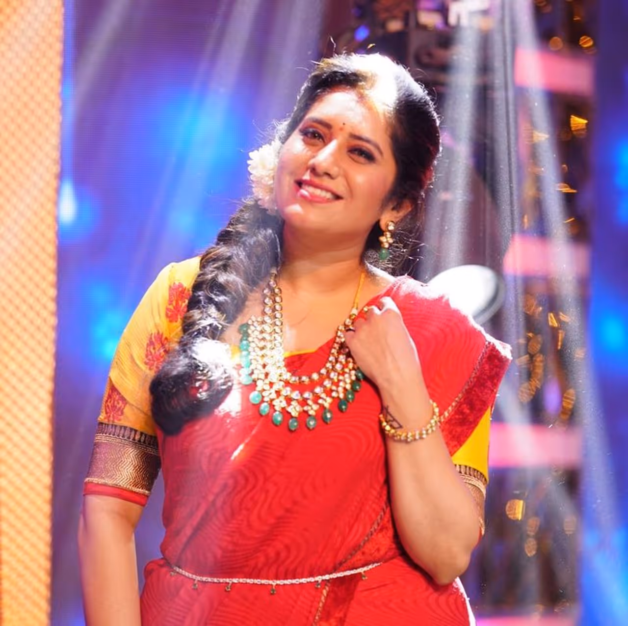 <h2>&nbsp;</h2><p>தற்போதைய நிலவரப்படி பிரியங்கா விஜய் தொலைக்காட்சி ரசிகர்களின் மனம் கவர்ந்த தொகுப்பாளினியாக வலம் வருகிறார்.</p>