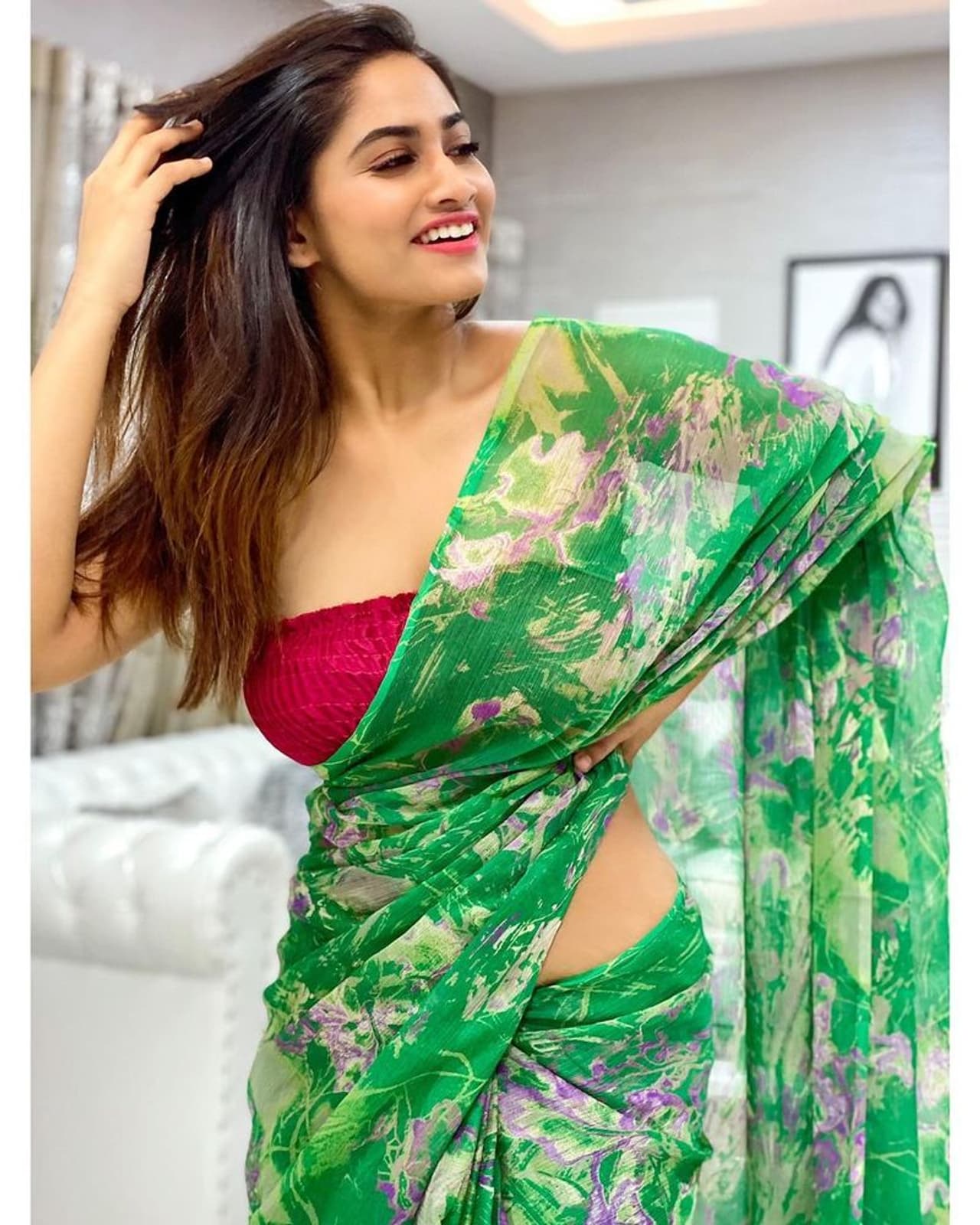 <p>ஷிவானி ஹீரோயினாக அறிமுகமான, &nbsp;'பகல் நிலவு' சீரியலுக்கு ரசிகர்கள் மத்தியில் நல்ல வரவேற்பு கிடைத்தது.&nbsp;</p>