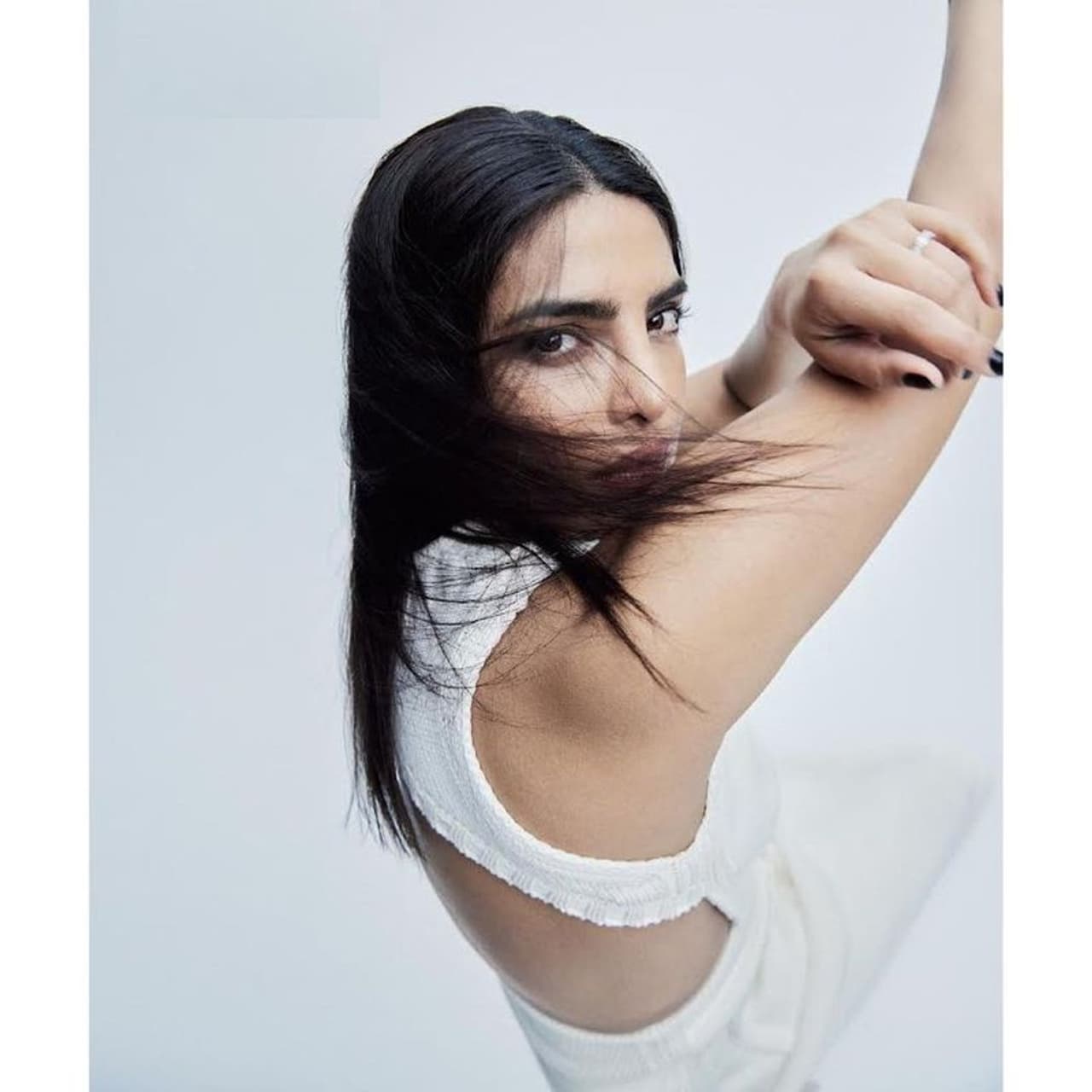 ప్రియాంక చోప్రా ఇప్పుడు గ్లోబల్‌ బ్యూటీ. హాలీవుడ్‌ సినిమాలు చేస్తూ అంతర్జాతీయ గుర్తింపు తెచ్చుకుంటోంది. వరుసగా అంతర్జాతీయ ఈవెంట్లలోనూ పాల్గొంటూ సందడి చేస్తుంటుంది.