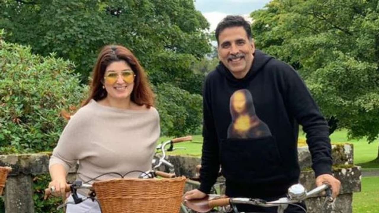 <p style="text align: justify;">ನಟ ಅಕ್ಷಯ್ ಕುಮಾರ್ ಮತ್ತು ಅವರ ಪತ್ನಿ ಲೇಖಕಿ ಟ್ವಿಂಕಲ್ ಖನ್ನಾ ಬಾಲಿವುಡ್ನ ಅತ್ಯಂತ ಪ್ರಸಿದ್ಧ ಸೆಲೆಬ್ರಿಟಿ ಜೋಡಿಗಳಲ್ಲಿ ಒಬ್ಬರು.</p> <p style="text align: justify;">ನಟ ಅಕ್ಷಯ್ ಕುಮಾರ್ ಮತ್ತು ಅವರ ಪತ್ನಿ ಲೇಖಕಿ ಟ್ವಿಂಕಲ್ ಖನ್ನಾ ಬಾಲಿವುಡ್ನ ಅತ್ಯಂತ ಪ್ರಸಿದ್ಧ ಸೆಲೆಬ್ರಿಟಿ ಜೋಡಿಗಳಲ್ಲಿ ಒಬ್ಬರು.</p>