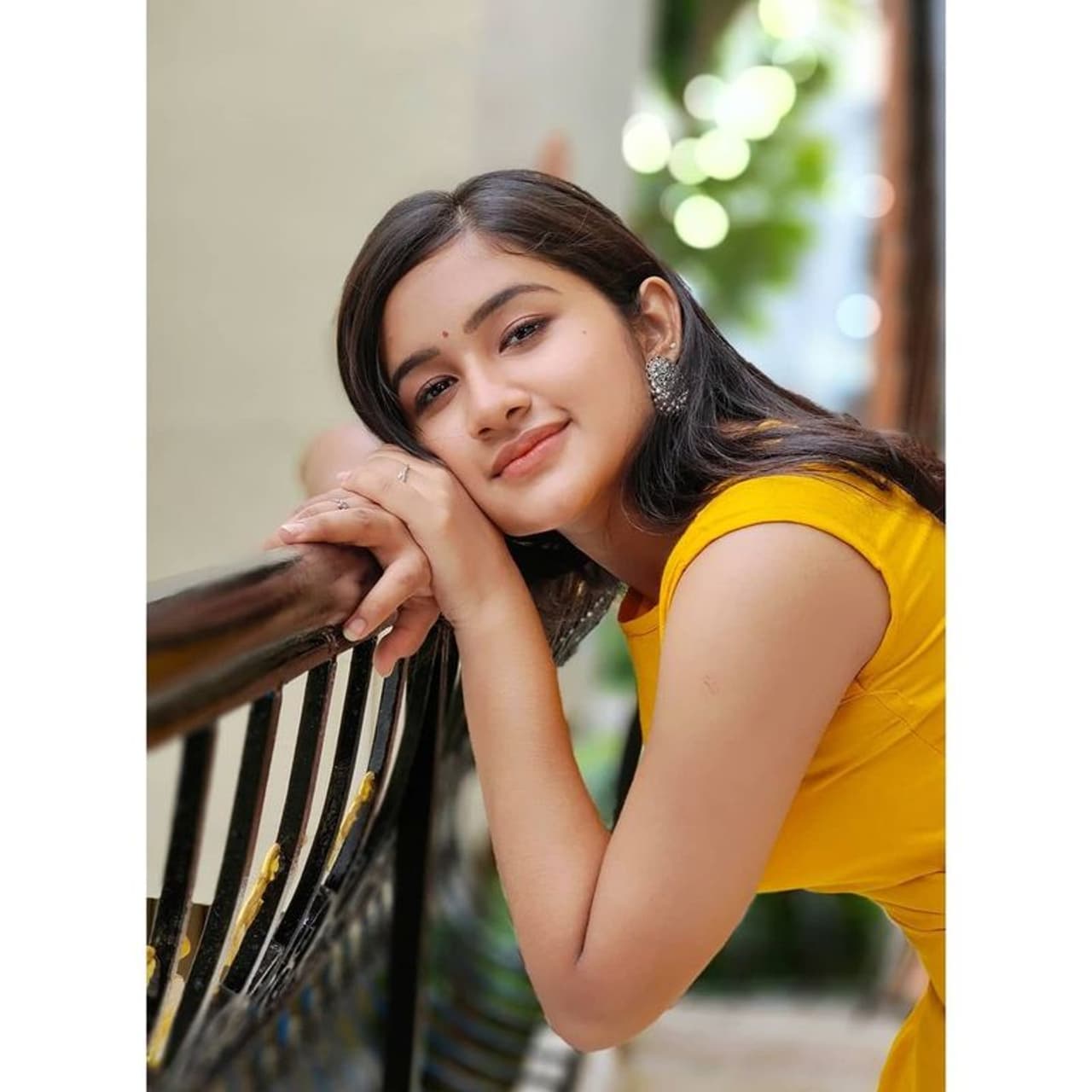 <p>விஜய் டிவி சீரியல்களில் நடித்து விட்டாலே, அவர்களுக்கு வெள்ளித்திரை வாய்ப்பும் அல்வா துண்டு போல் கிடைத்து விடுகிறது.</p> <p>விஜய் டிவி சீரியல்களில் நடித்து விட்டாலே, அவர்களுக்கு வெள்ளித்திரை வாய்ப்பும் அல்வா துண்டு போல் கிடைத்து விடுகிறது.</p>