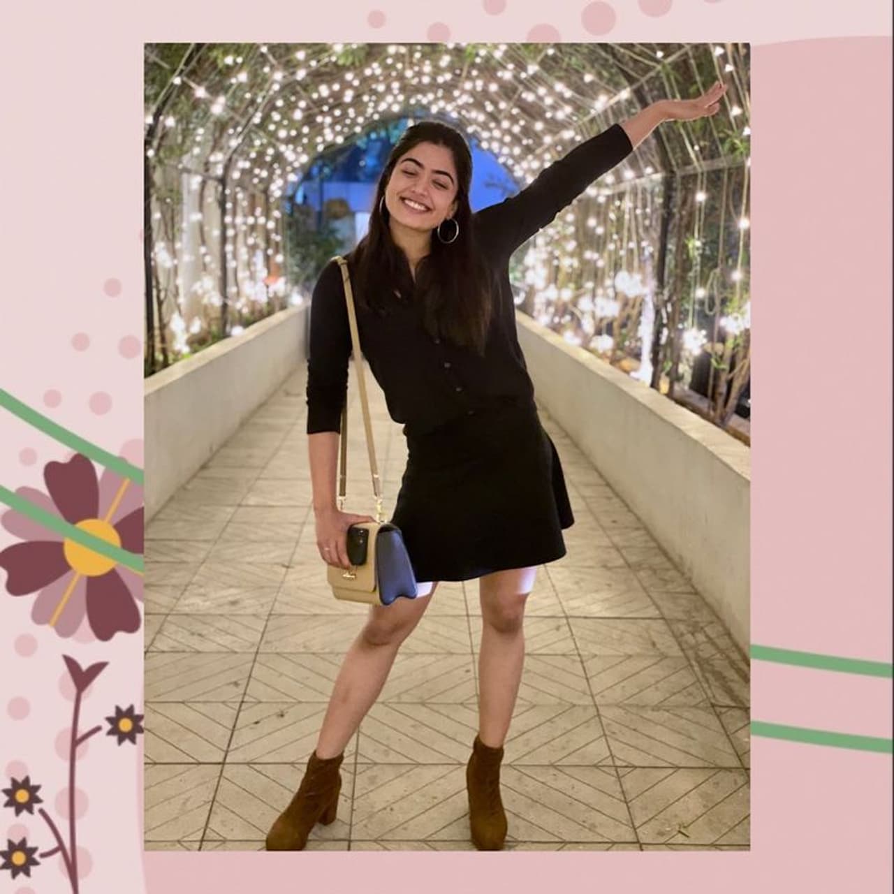 <p>ಸೌತ್ನ ಟಾಪ್ ನಟಿಯರಲ್ಲಿ ಒಬ್ಬರಾಗಿರುವ ರಶ್ಮಿಕಾ ಮಂದಣ್ಣ ಈಗ ದೇಶಾದ್ಯಂತ ತಮ್ಮದೇ ಆದ ಶೈಲಿಯಲ್ಲಿ ಹೊಸ ಅಲೆ ಸೃಷ್ಟಿಸುತ್ತಿದ್ದಾರೆ.<br /> </p> <p>ಸೌತ್ನ ಟಾಪ್ ನಟಿಯರಲ್ಲಿ ಒಬ್ಬರಾಗಿರುವ ರಶ್ಮಿಕಾ ಮಂದಣ್ಣ ಈಗ ದೇಶಾದ್ಯಂತ ತಮ್ಮದೇ ಆದ ಶೈಲಿಯಲ್ಲಿ ಹೊಸ ಅಲೆ ಸೃಷ್ಟಿಸುತ್ತಿದ್ದಾರೆ.<br /> </p>