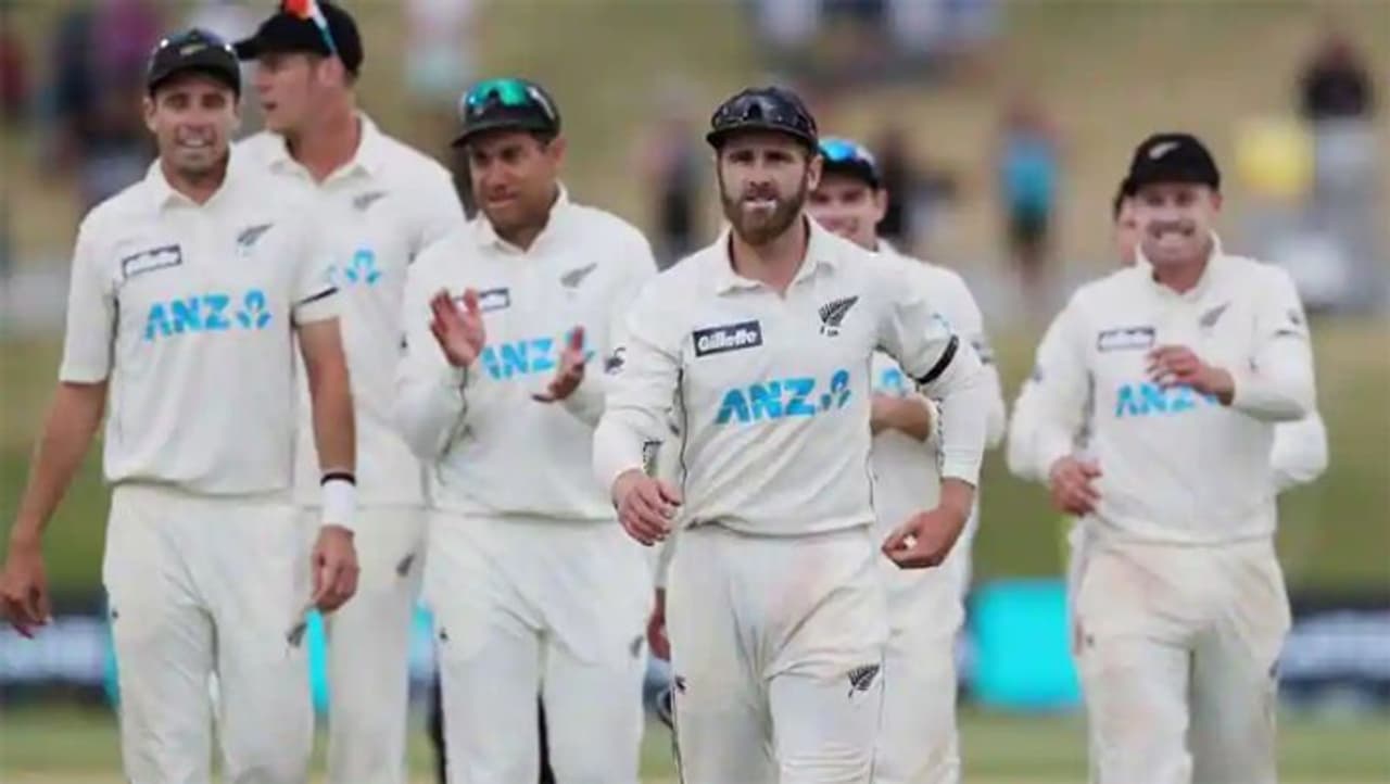 <p>‘వరల్డ్ టెస్టు ఛాంపియన్షిప్ ఫైనల్ మ్యాచ్లో న్యూజిలాండ్ గెలుస్తుంది. ఎందుకంటే ఇప్పటికే మేం ఇంగ్లాండ్లో రెండు టెస్టులు ఆడాం. వాటిల్లో ఒకటి గెలిచాం. ఆ ఇంపాక్ట్, ఫైనల్ మీద బాగా ఉంటుంది...</p> <p>‘వరల్డ్ టెస్టు ఛాంపియన్షిప్ ఫైనల్ మ్యాచ్లో న్యూజిలాండ్ గెలుస్తుంది. ఎందుకంటే ఇప్పటికే మేం ఇంగ్లాండ్లో రెండు టెస్టులు ఆడాం. వాటిల్లో ఒకటి గెలిచాం. ఆ ఇంపాక్ట్, ఫైనల్ మీద బాగా ఉంటుంది...</p>