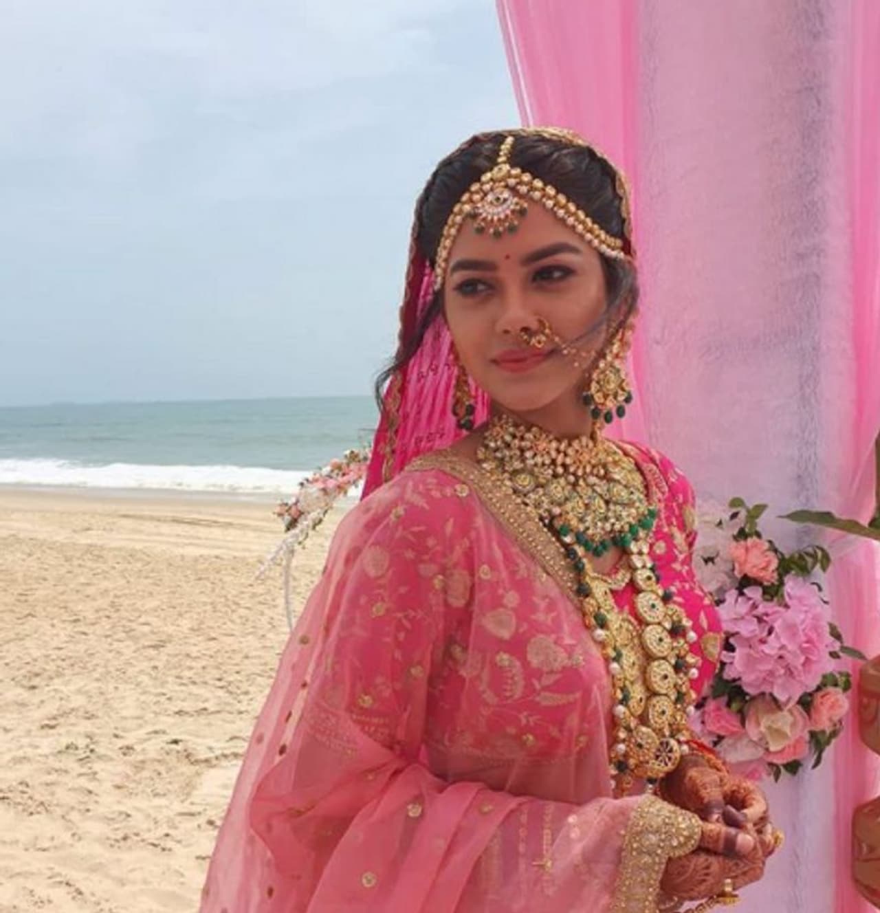 <p>ಪ್ರಿಯಲ್ ಮಹಾಜನ್ ತನ್ನ ತೆರೆಯ ಪತಿ ಅಮರ್ ಉಪಾಧ್ಯಾಯ ಅವರೊಂದಿಗೆ ಕಲರ್ಸ್ ಶೋ ಮೊಲ್ಕಿಯಲ್ಲಿ 25 ವರ್ಷದ ವಯಸ್ಸಿನ ಅಂತರದ ಸಮಸ್ಯೆ ಬಗ್ಗೆ ಮಾತನಾಡಿದ್ದಾರೆ.</p>