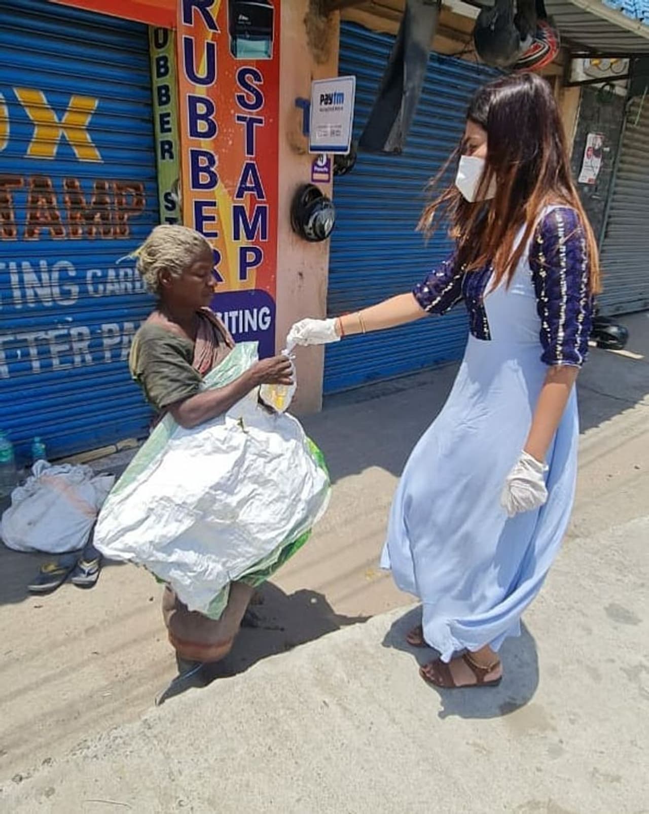 <p>சின்னத்திரை சீரியல்கள் மூலம் பிரபலமான தர்ஷா குப்தாவிற்கு, வெள்ளித்திரை வாய்ப்பை பெற்று தந்தது என்றால் அது, 'குக் வித் கோமாளி' நிகழ்ச்சி தான். இந்த நிகழ்ச்சியில் கலந்து கொண்டு விளையாடிய பின், ரசிகர்கர்களுக்கு மிகவும் நெருக்கமான ஒருவராக மாறி விட்டார் தர்ஷா.</p>