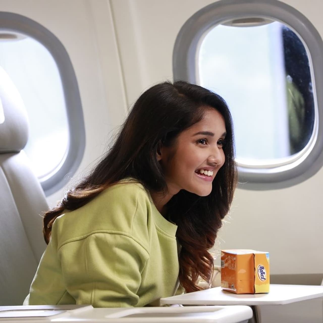 <p>‘என்னை அறிந்தால்’,‘விஸ்வாசம்’ ஆகிய படங்களில் தல அஜித்திற்கு மகளாக நடித்து கவனம் ஈர்த்தவர் அனிகா சுரேந்திரன். குழந்தை நட்சத்திரமாக இருந்த அனிகா சுரேந்திரன் இப்பொது வளர்ந்து முழுநேர கதாநாயகி அவதாரம் எடுக்க தயாராகி வருகிறார்.</p>