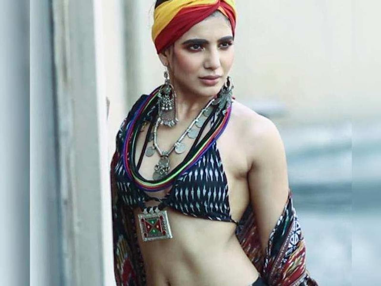 స్టార్ హీరోయిన్ సమంత ప్రస్తుతం `ది ఫ్యామిలీ మ్యాన్2` వెబ్ సిరీస్లో విలన్రోల్ చేస్తుంది. ఇది ప్రస్తుతం వివాదంగా మారిన విషయం తెలిసిందే. స్టార్ హీరోయిన్ సమంత ప్రస్తుతం `ది ఫ్యామిలీ మ్యాన్2` వెబ్ సిరీస్లో విలన్రోల్ చేస్తుంది. ఇది ప్రస్తుతం వివాదంగా మారిన విషయం తెలిసిందే.