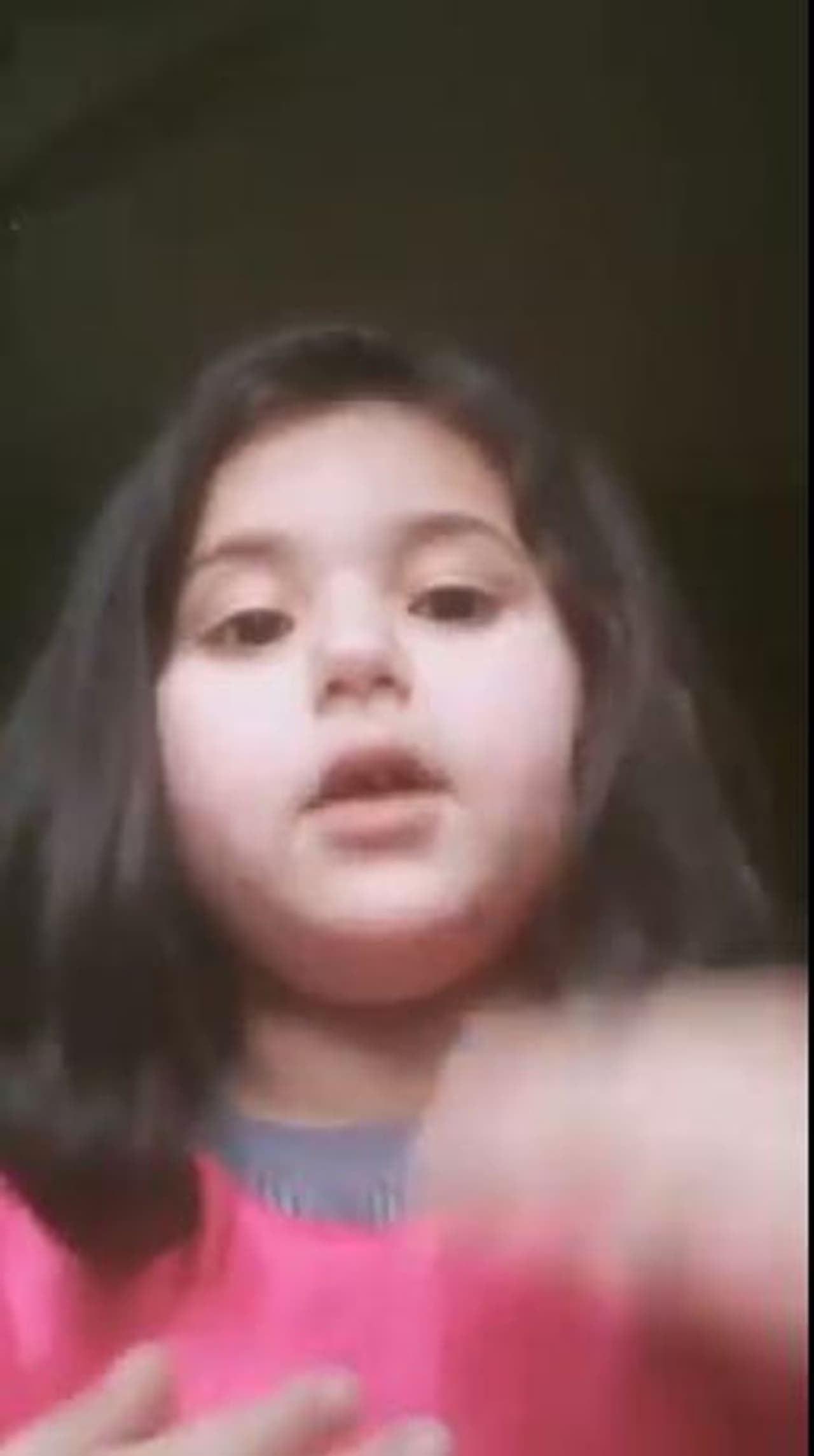 <p>కరోనా వైరస్, లాక్ డౌన్ ప్రపంచవ్యాప్తంగా జనజీవనాన్ని అస్తవ్యస్తం చేసింది. రోజువారీ దినచర్యలో ఎన్నో మార్పులు తీసుకువచ్చింది. వయసుతో సంబంధం లేకుండా ప్రతీ ఒక్కరూ లాక్ డౌన్, కరోనాతో అనేక ఇబ్బందులు ఎదుర్కొంటున్నారు. </p><p>ముఖ్యంగా చిన్నపిల్లలు బైటికి వెళ్లి స్వేచ్ఛగా ఆడుకోలేక, ఆన్ లైన్ క్లాసుల్లో చెప్పేది సరిగా బుర్రకు ఎక్కక.. ఆ క్లాసు తలనొప్పిని భరించలేక ఇబ్బంది పడుతున్నారు. </p> <p>కరోనా వైరస్, లాక్ డౌన్ ప్రపంచవ్యాప్తంగా జనజీవనాన్ని అస్తవ్యస్తం చేసింది. రోజువారీ దినచర్యలో ఎన్నో మార్పులు తీసుకువచ్చింది. వయసుతో సంబంధం లేకుండా ప్రతీ ఒక్కరూ లాక్ డౌన్, కరోనాతో అనేక ఇబ్బందులు ఎదుర్కొంటున్నారు. </p><p>ముఖ్యంగా చిన్నపిల్లలు బైటికి వెళ్లి స్వేచ్ఛగా ఆడుకోలేక, ఆన్ లైన్ క్లాసుల్లో చెప్పేది సరిగా బుర్రకు ఎక్కక.. ఆ క్లాసు తలనొప్పిని భరించలేక ఇబ్బంది పడుతున్నారు. </p>