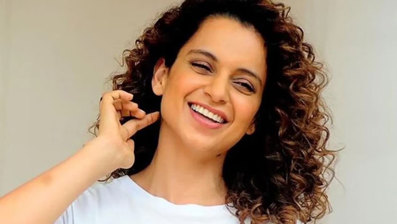 <p>ರಾಷ್ಟ್ರವನ್ನು 'ಇಂಡಿಯಾ' &nbsp;ಎಂದು ಕರೆಯುವ ಬದಲು ಎಲ್ಲ ಕಡೆ ಭಾರತ ಎಂದೇ ಕರೆಯಬೇಕು ಎಂದಿದ್ದಾರೆ.</p>