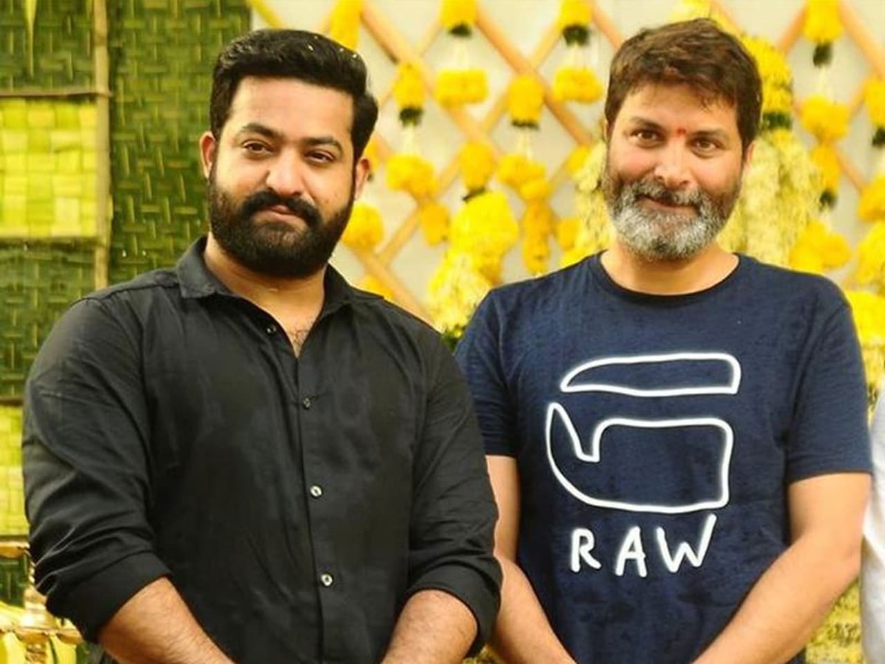 ఎన్టీఆర్‌ తన ఎన్టీఆర్‌ 30 సినిమాని త్రివిక్రమ్‌తో ప్రకటించారు. ఇటీవల ఉన్నట్టుండి త్రివిక్రమ్‌కి షాక్‌ ఇచ్చి కొరటాలతో సినిమాని అనౌన్స్ చేశారు. ఇలా బిగ్‌ హ్యాండిచ్చాడు.