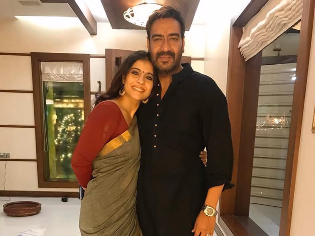 <p>ಕಾಜೋಲ್ ಮತ್ತು ಅಜಯ್ ದೇವ್ಗನ್ ಜೋಡಿ ಈ ದಿನಗಳಲ್ಲಿ ಸುದ್ದಿಯಲ್ಲಿದೆ. ಕಾರಣ ಅವರ ಹೊಸ ಮನೆಯ ಖರೀದಿ.</p> <p>ಕಾಜೋಲ್ ಮತ್ತು ಅಜಯ್ ದೇವ್ಗನ್ ಜೋಡಿ ಈ ದಿನಗಳಲ್ಲಿ ಸುದ್ದಿಯಲ್ಲಿದೆ. ಕಾರಣ ಅವರ ಹೊಸ ಮನೆಯ ಖರೀದಿ.</p>