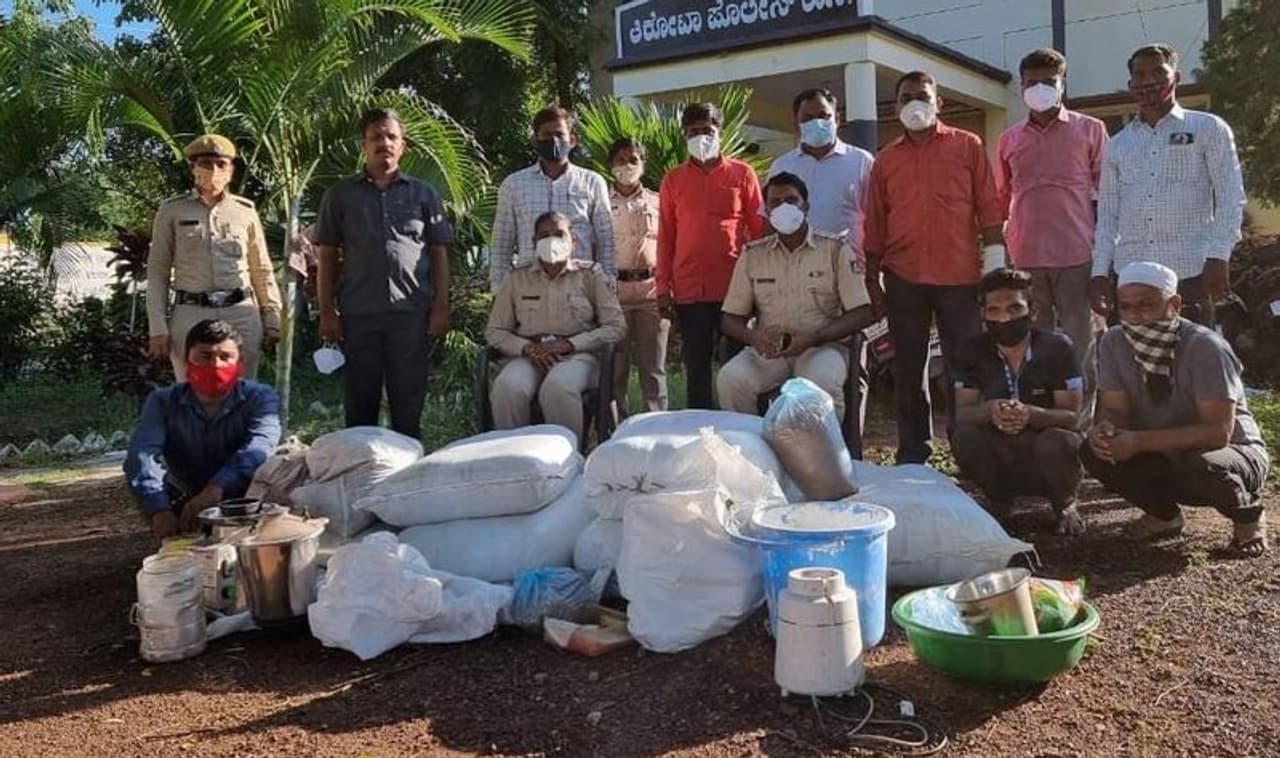 <p>ಮದರ್‌ಸಾಬ್ ಮಡ್ಡಿಮನಿ, ಅಬ್ದುಲ್‌ಕರೀಂ‌ ಬಡಕಲ್, ಮುಬಾರಕ್ ಬಡಕಲ್ ಬಂಧಿತ ಮಾವಾ ದಂಧೆಕೋರರು</p>