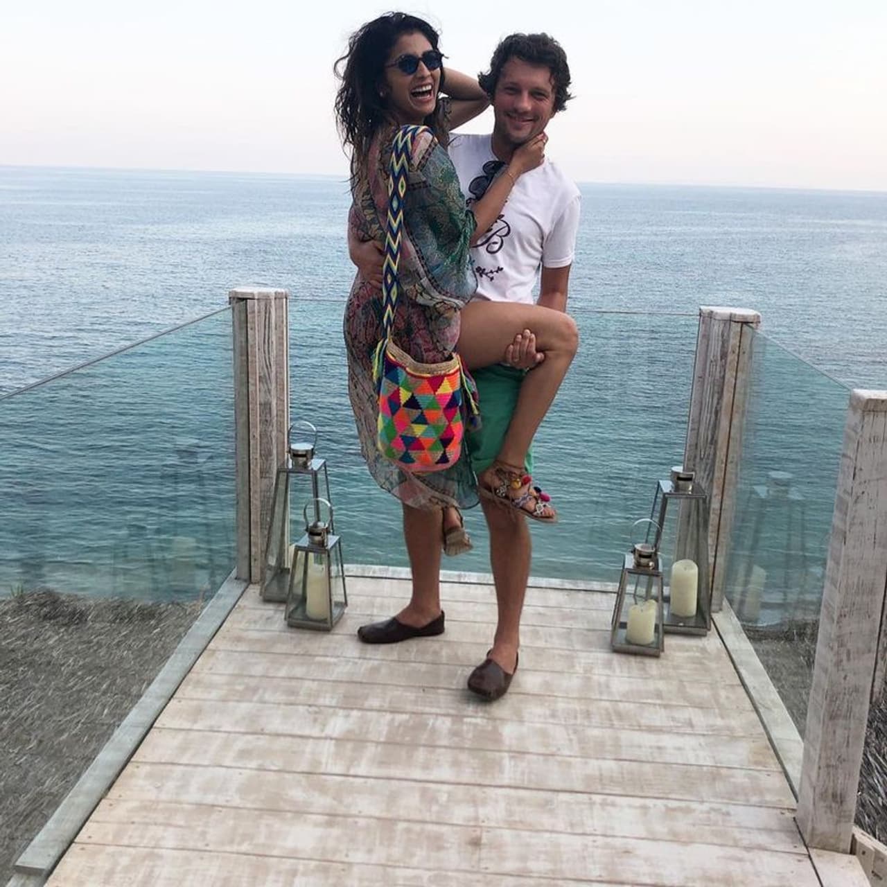 <p>சூப்பர் ஸ்டார் ரஜினிகாந்த், தனுஷ், விஜய், விக்ரம், உள்ளிட்ட பல முன்னணி நடிகர்களுடன் ஜோடியாக நடித்தவர் நடிகை ஸ்ரேயா.</p> <p>சூப்பர் ஸ்டார் ரஜினிகாந்த், தனுஷ், விஜய், விக்ரம், உள்ளிட்ட பல முன்னணி நடிகர்களுடன் ஜோடியாக நடித்தவர் நடிகை ஸ்ரேயா.</p>