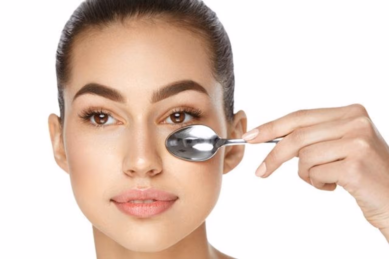 <p>When the normal fat that helps support the eyes moves into the lower eyelids, it causes the lids to appear puffy. Additionally, fluid can accumulate in the area below your eyes which can cause them to swell up. In most cases, puffy and droopy eyes could be a sign of tiredness or lack of sleep.</p> <p>When the normal fat that helps support the eyes moves into the lower eyelids, it causes the lids to appear puffy. Additionally, fluid can accumulate in the area below your eyes which can cause them to swell up. In most cases, puffy and droopy eyes could be a sign of tiredness or lack of sleep.</p>