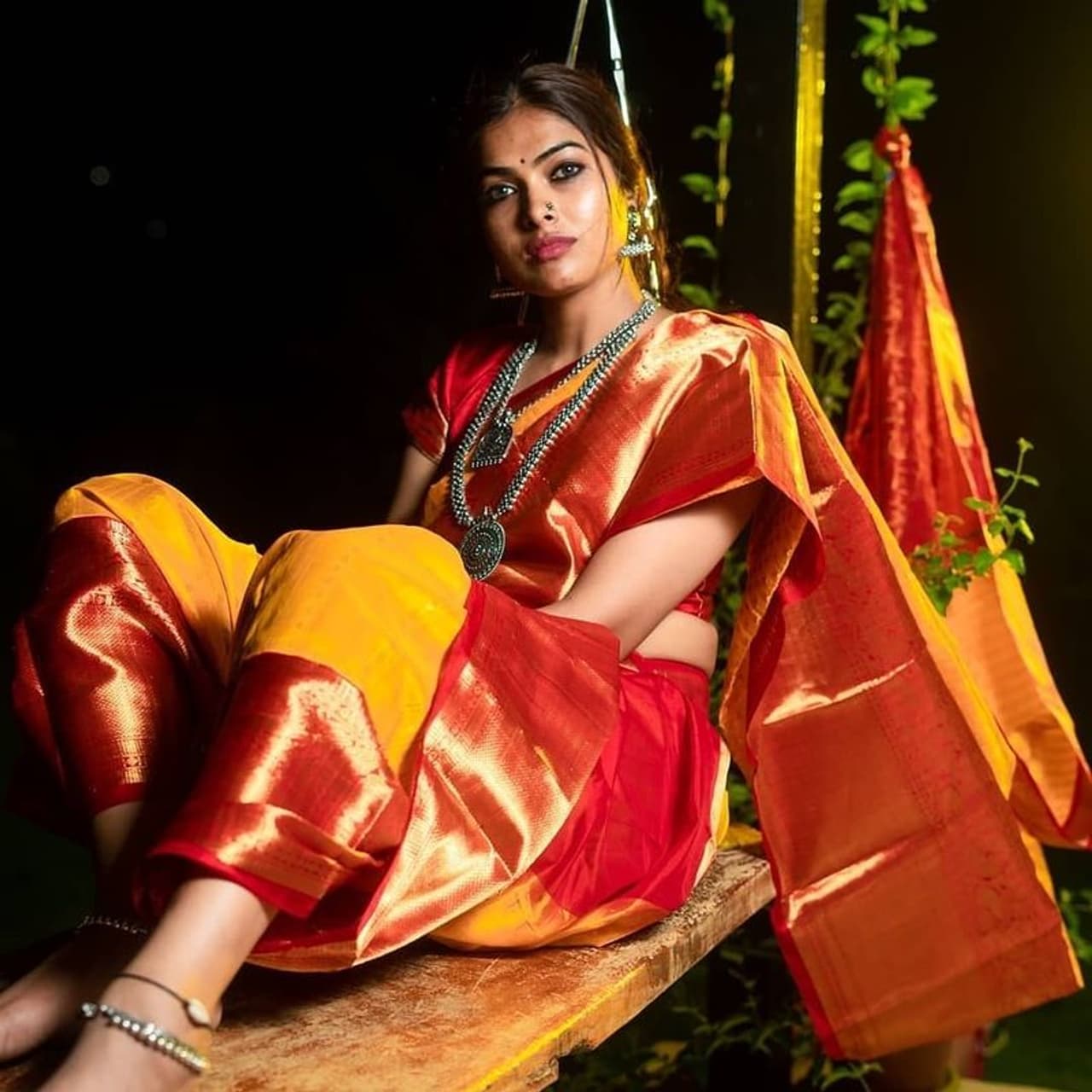 బిగ్బాస్ సోయగం దివి వాంధ్యా ఇటీవల టీవీ రంగంలో మోస్ట్ డిజైరబుల్ ఉమెన్ 2020లో నెంబర్ వన్గా నిలిచింది. అంతగా అన్ని వర్గాలను తన అందాలతో కట్టిపడేస్తుంది. బిగ్బాస్ సోయగం దివి వాంధ్యా ఇటీవల టీవీ రంగంలో మోస్ట్ డిజైరబుల్ ఉమెన్ 2020లో నెంబర్ వన్గా నిలిచింది. అంతగా అన్ని వర్గాలను తన అందాలతో కట్టిపడేస్తుంది.