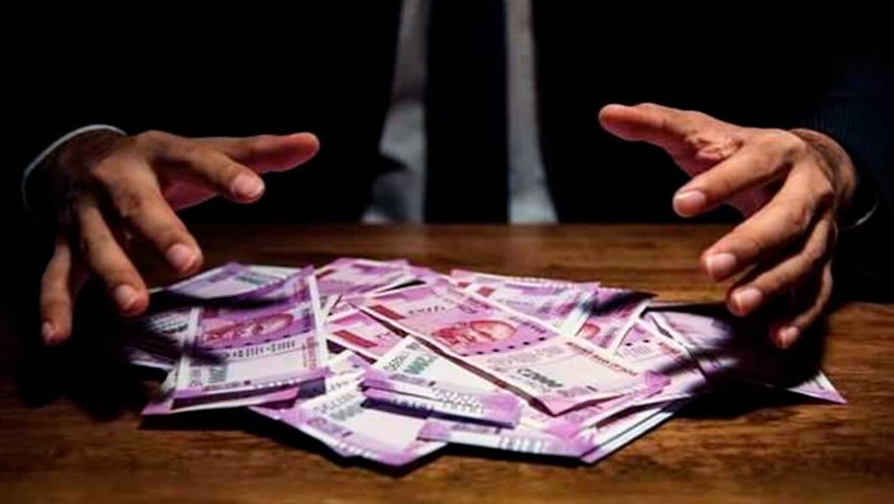 <p>ఈ మార్పులలో ఎల్పిజి సిలిండర్ల ధర, ఆరవ పే కమిషన్ సిఫార్సులు, స్టేట్ బ్యాంక్ ఆఫ్ ఇండియా అందించే నగదు ఉపసంహరణ సౌకర్యం, స్టేట్ బ్యాంక్ ఆఫ్ ఇండియా అలాగే ఐడిబిఐ బ్యాంక్ అందించే ఉచిత చెక్ సౌకర్యం, ప్రొఫెషనల్ పరిహార విధానంపై ఐఆర్డిఎ మార్గదర్శకాలు, వాహన ధరలు, ఐఎఫ్ఎస్సి కోడ్ ఆఫ్ సిండికేట్ బ్యాంక్, మొదలైనవి ఉన్నాయి..</p> <p>ఈ మార్పులలో ఎల్పిజి సిలిండర్ల ధర, ఆరవ పే కమిషన్ సిఫార్సులు, స్టేట్ బ్యాంక్ ఆఫ్ ఇండియా అందించే నగదు ఉపసంహరణ సౌకర్యం, స్టేట్ బ్యాంక్ ఆఫ్ ఇండియా అలాగే ఐడిబిఐ బ్యాంక్ అందించే ఉచిత చెక్ సౌకర్యం, ప్రొఫెషనల్ పరిహార విధానంపై ఐఆర్డిఎ మార్గదర్శకాలు, వాహన ధరలు, ఐఎఫ్ఎస్సి కోడ్ ఆఫ్ సిండికేట్ బ్యాంక్, మొదలైనవి ఉన్నాయి..</p>