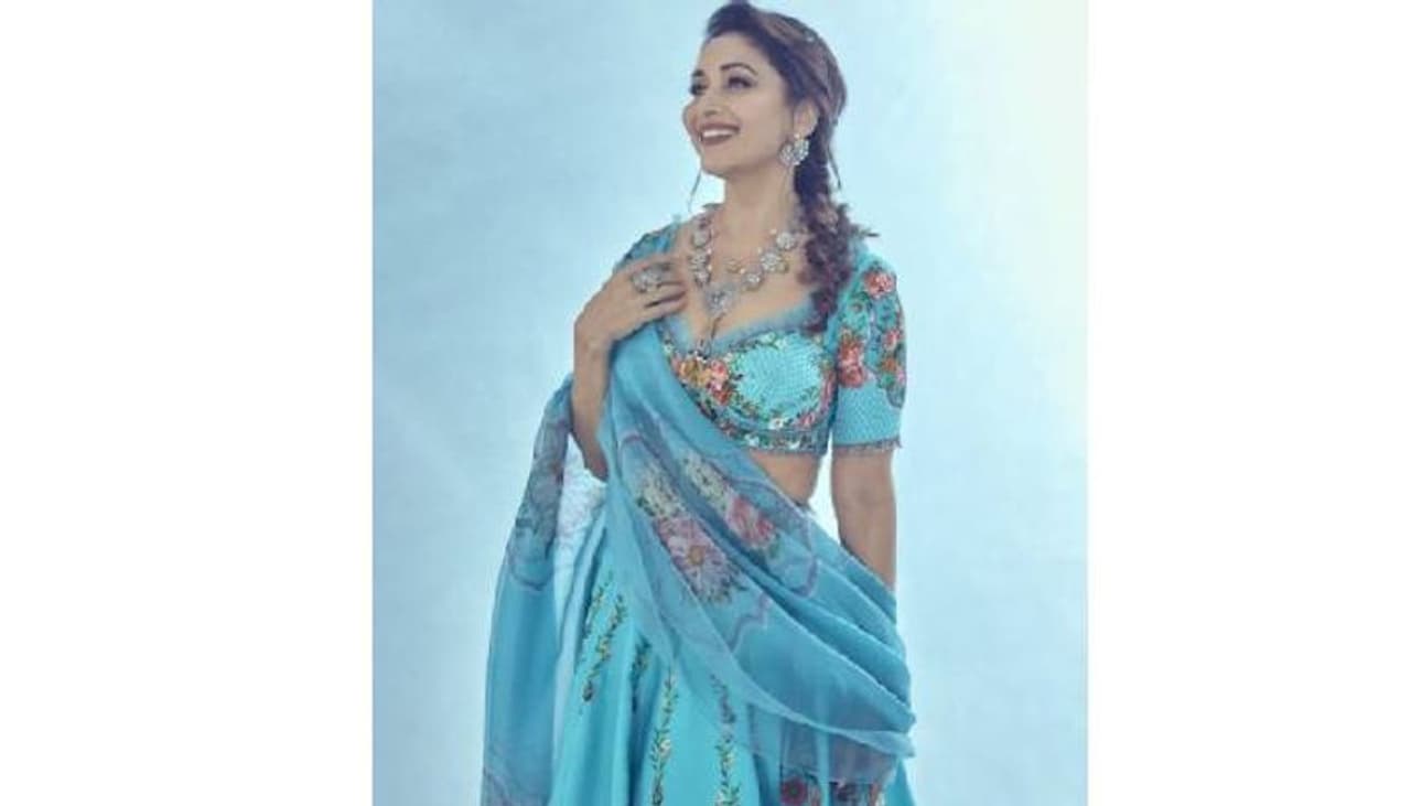 മാധുരിയുടെ ഏറ്റവും പുത്തന്‍ ചിത്രങ്ങളാണ് ഇപ്പോള്‍ സോഷ്യല്‍ മീഡിയയില്‍ വൈറലാകുന്നത്.