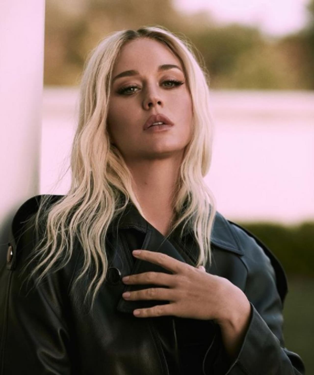 <p>ಗಾಯಕಿ ಕೇಥಿ ಪೆರ್ರಿ ಪತಿ ರಸ್ಸೆಲ್ ಬ್ರಾಂಡ್ನಂತೆಯೇ ಸಂಸ್ಕೃತ ಹಚ್ಚೆ ಹಾಕಿಸಿಕೊಂಡಿದ್ದಾರೆ.</p> <p>ಗಾಯಕಿ ಕೇಥಿ ಪೆರ್ರಿ ಪತಿ ರಸ್ಸೆಲ್ ಬ್ರಾಂಡ್ನಂತೆಯೇ ಸಂಸ್ಕೃತ ಹಚ್ಚೆ ಹಾಕಿಸಿಕೊಂಡಿದ್ದಾರೆ.</p>