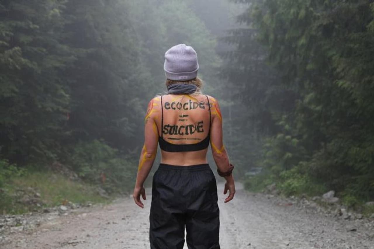 <p>കാനഡയിലെ പച്ചീദത്ത് പ്രദേശത്തെ വനത്തിലേക്ക് പ്രവേശിക്കുന്നതിൽ നിന്ന് ടീൽ ജോൺസ് കമ്പനിയെ ഒരു മാസത്തോളം തടയാന് പ്രതിഷേധക്കാര്ക്കായി. തദ്ദേശീയ ഭൂമി അവകാശങ്ങൾ, സാമ്പത്തിക അവസരം, പ്രവിശ്യയുടെ പഴയ അവശിഷ്ടങ്ങൾ സംരക്ഷിക്കാനുള്ള അടിയന്തിര പോരാട്ടം എന്നിയ്ക്കായി പോരാട്ടം തുടരുമെന്ന് ഫയ്റീ ക്രീക്ക് പോരാട്ടങ്ങള്ക്ക് ചുക്കാന് പിടിക്കുന്ന പരിസ്ഛിതി പ്രവര്ത്തകര് പറഞ്ഞു. </p> <p>കാനഡയിലെ പച്ചീദത്ത് പ്രദേശത്തെ വനത്തിലേക്ക് പ്രവേശിക്കുന്നതിൽ നിന്ന് ടീൽ ജോൺസ് കമ്പനിയെ ഒരു മാസത്തോളം തടയാന് പ്രതിഷേധക്കാര്ക്കായി. തദ്ദേശീയ ഭൂമി അവകാശങ്ങൾ, സാമ്പത്തിക അവസരം, പ്രവിശ്യയുടെ പഴയ അവശിഷ്ടങ്ങൾ സംരക്ഷിക്കാനുള്ള അടിയന്തിര പോരാട്ടം എന്നിയ്ക്കായി പോരാട്ടം തുടരുമെന്ന് ഫയ്റീ ക്രീക്ക് പോരാട്ടങ്ങള്ക്ക് ചുക്കാന് പിടിക്കുന്ന പരിസ്ഛിതി പ്രവര്ത്തകര് പറഞ്ഞു. </p>