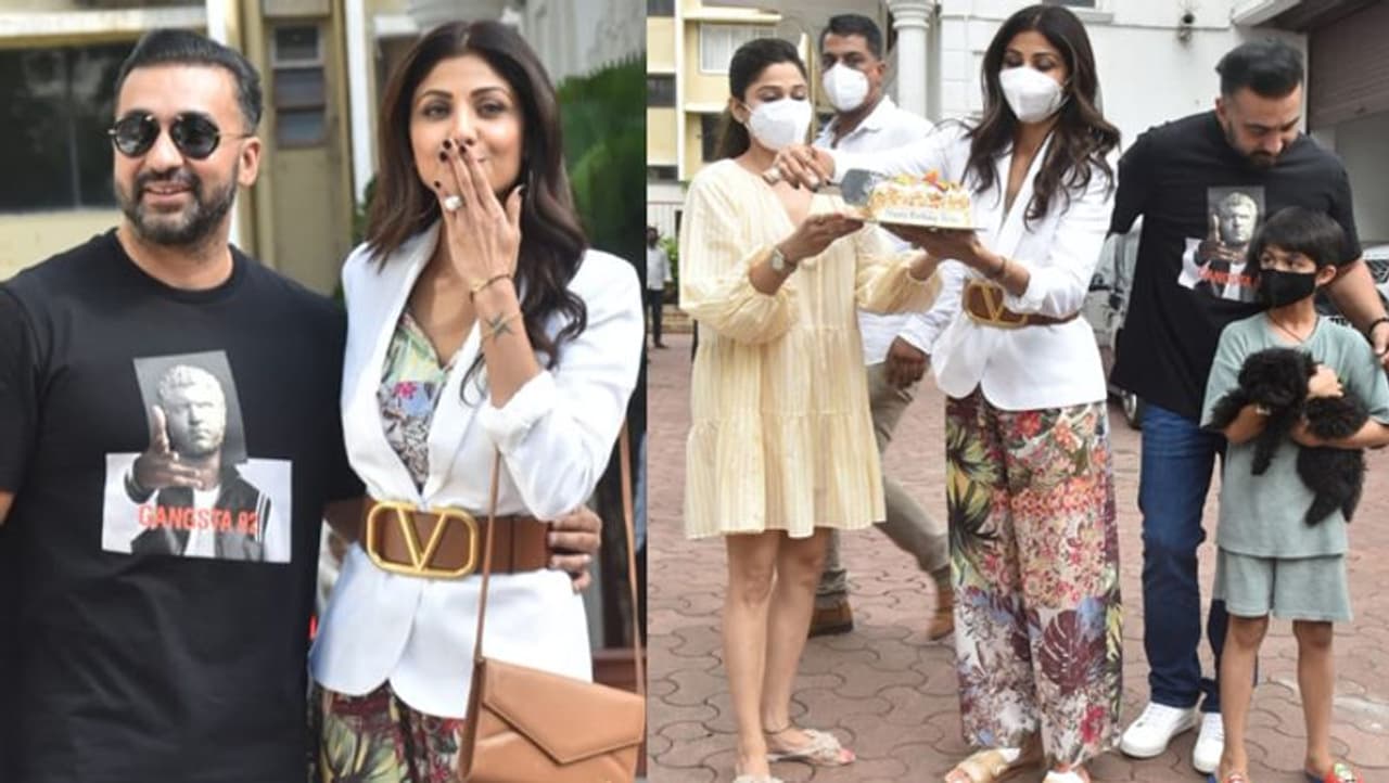 <p>ಶಿಲ್ಪಾ ಶೆಟ್ಟಿ ಅವರು ಪತಿ ರಾಜ್ ಕುಂದ್ರಾ ಜೊತೆ ಮನೆಯಿಂದ ಹೊರಬಂದು ಕ್ಯಾಮರಾಮ್ಯಾನ್ಗೆ ಪೋಸ್ ನೀಡಿದರು. ತಮ್ಮ ಹುಟ್ಟುಹಬ್ಬವನ್ನು ಎಲ್ಲರೊಂದಿಗೆ ಕೇಕ್ ಕತ್ತರಿಸಿ ಸೆಲೆಬ್ರೆಟ್ ಮಾಡಿದ ಶಿಲ್ವಾ ಸಿಂಪಲ್ ಲುಕ್ನಲ್ಲಿ ತುಂಬಾ ಸುಂದರವಾಗಿ ಕಾಣಿಸುತ್ತಿದ್ದರು.</p><p> </p> <p>ಶಿಲ್ಪಾ ಶೆಟ್ಟಿ ಅವರು ಪತಿ ರಾಜ್ ಕುಂದ್ರಾ ಜೊತೆ ಮನೆಯಿಂದ ಹೊರಬಂದು ಕ್ಯಾಮರಾಮ್ಯಾನ್ಗೆ ಪೋಸ್ ನೀಡಿದರು. ತಮ್ಮ ಹುಟ್ಟುಹಬ್ಬವನ್ನು ಎಲ್ಲರೊಂದಿಗೆ ಕೇಕ್ ಕತ್ತರಿಸಿ ಸೆಲೆಬ್ರೆಟ್ ಮಾಡಿದ ಶಿಲ್ವಾ ಸಿಂಪಲ್ ಲುಕ್ನಲ್ಲಿ ತುಂಬಾ ಸುಂದರವಾಗಿ ಕಾಣಿಸುತ್ತಿದ್ದರು.</p><p> </p>