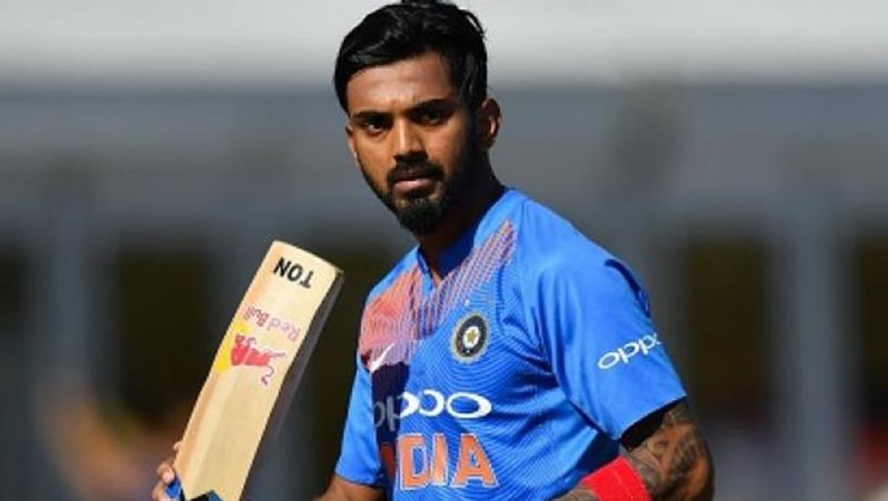 <p>ఐపీఎల్ 2021 సీజన్‌లో కడుపునొప్పితో ఆసుపత్రిలో చేరిన కెఎల్ రాహుల్‌కి అపెండిక్స్ ఆపరేషన్ జరిగిన విషయం తెలిసిందే. ఆ తర్వాత తిరిగి బ్యాటు పట్టలేదు కెఎల్ రాహుల్...&nbsp;</p>