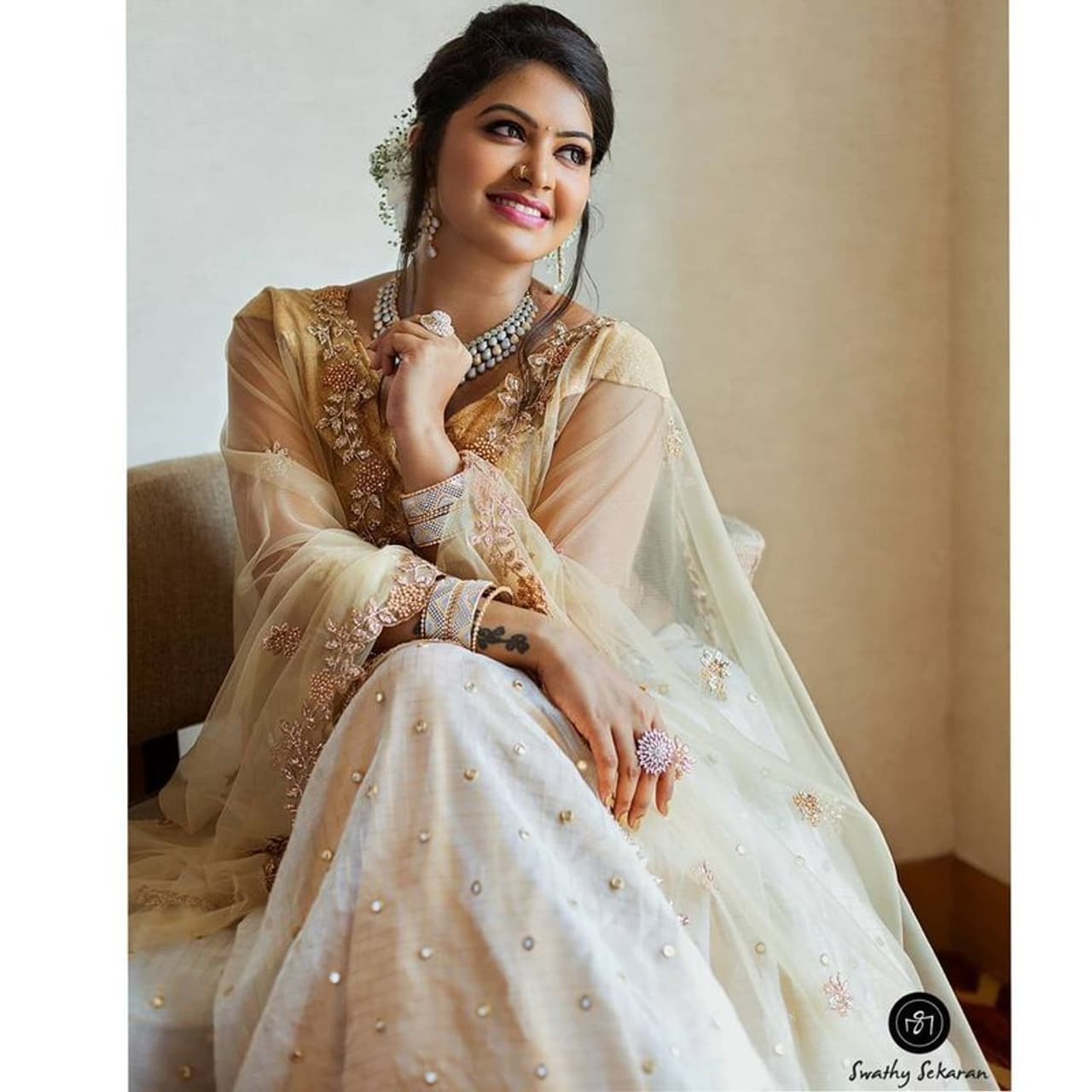 <p>வெள்ளை உடையில்.. பளீச் அழகை காட்டி பக்காவாக போஸ் கொடுக்கும் ரக்ஷிதா </p> <p>வெள்ளை உடையில்.. பளீச் அழகை காட்டி பக்காவாக போஸ் கொடுக்கும் ரக்ஷிதா </p>