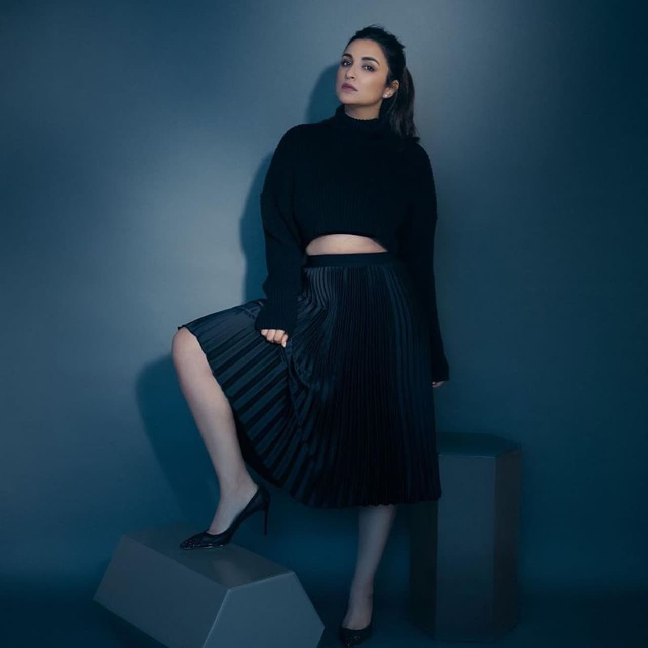 <p>ಪರಿಣಿತಿ ಚೋಪ್ರಾ ಈ ವರ್ಷ ಬ್ಯಾಕ್ ಟು ಬ್ಯಾಕ್ ಮೂರು ಸಿನಿಮಾಗಳ ಮೂಲಕ ಫುಲ್ ಬ್ಯುಸಿಯಾಗಿದ್ದಾರೆ.</p> <p>ಪರಿಣಿತಿ ಚೋಪ್ರಾ ಈ ವರ್ಷ ಬ್ಯಾಕ್ ಟು ಬ್ಯಾಕ್ ಮೂರು ಸಿನಿಮಾಗಳ ಮೂಲಕ ಫುಲ್ ಬ್ಯುಸಿಯಾಗಿದ್ದಾರೆ.</p>