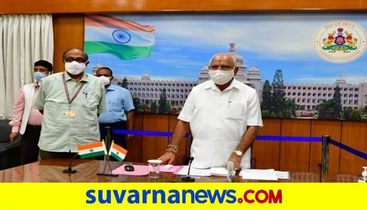 <p>ಗುರುವಾರ ತಮ್ಮ ಗೃಹ ಕಚೇರಿಯಲ್ಲಿ ಈ ಆ್ಯಪ್‌ಗೆ ಹಸಿರು ನಿಶಾನೆ ತೋರಿ ಮಾತನಾಡಿದ ಮುಖ್ಯಮಂತ್ರಿಗಳು, ರಾಜ್ಯದಲ್ಲಿ ಈವರೆಗೆ ಸುಮಾರು 120 ಯೋಜನೆಗಳನ್ನು ಈ ವೇದಿಕೆಗೊಳಪಡಿಸಲಾಗಿದೆ. ಕಳೆದ ಎರಡು ವರ್ಷಗಳಲ್ಲಿ 12 ಸಾವಿರ ಕೋಟಿ ರು.ಗಿಂತ ಹೆಚ್ಚು ಮೊತ್ತವನ್ನು ಫಲಾನುಭವಿಗಳ ಆಧಾರ್‌ ಜೋಡಣೆಯಾದ ಖಾತೆಗೆ ನೇರ ವರ್ಗಾವಣೆ ಮಾಡಲಾಗಿದೆ. ಈ ವ್ಯವಸ್ಥೆಯಿಂದ ಹಣ ದುರುಪಯೋಗ, ಲೋಪದೋಷ ಅಥವಾ ಮಧ್ಯವರ್ತಿಗಳ ಹಾವಳಿ ಇಲ್ಲ ಎಂದು ಹರ್ಷ ವ್ಯಕ್ತಪಡಿಸಿದರು.</p>