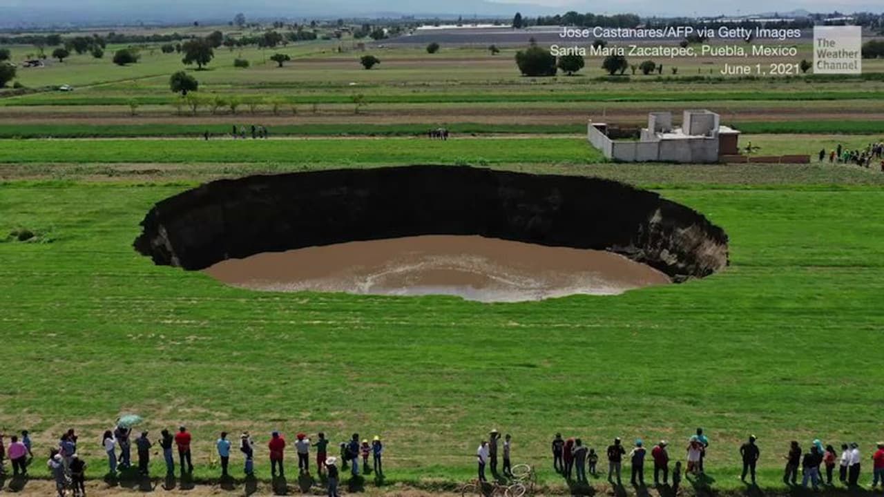 <p><br />തുടക്കത്തിൽ സാന്താ മരിയ സ്കാറ്റെപെക്കിലെ കൃഷിസ്ഥലത്ത് ഒരു ഫാം എസ്റ്റേറ്റിൽ കണ്ട “ചെറിയ” കുഴി പെട്ടെന്നുതന്നെ ഒരു ഭീമൻ ഗര്ത്തമായി മാറുകയായിരുന്നു. </p> <p><br />തുടക്കത്തിൽ സാന്താ മരിയ സ്കാറ്റെപെക്കിലെ കൃഷിസ്ഥലത്ത് ഒരു ഫാം എസ്റ്റേറ്റിൽ കണ്ട “ചെറിയ” കുഴി പെട്ടെന്നുതന്നെ ഒരു ഭീമൻ ഗര്ത്തമായി മാറുകയായിരുന്നു. </p>