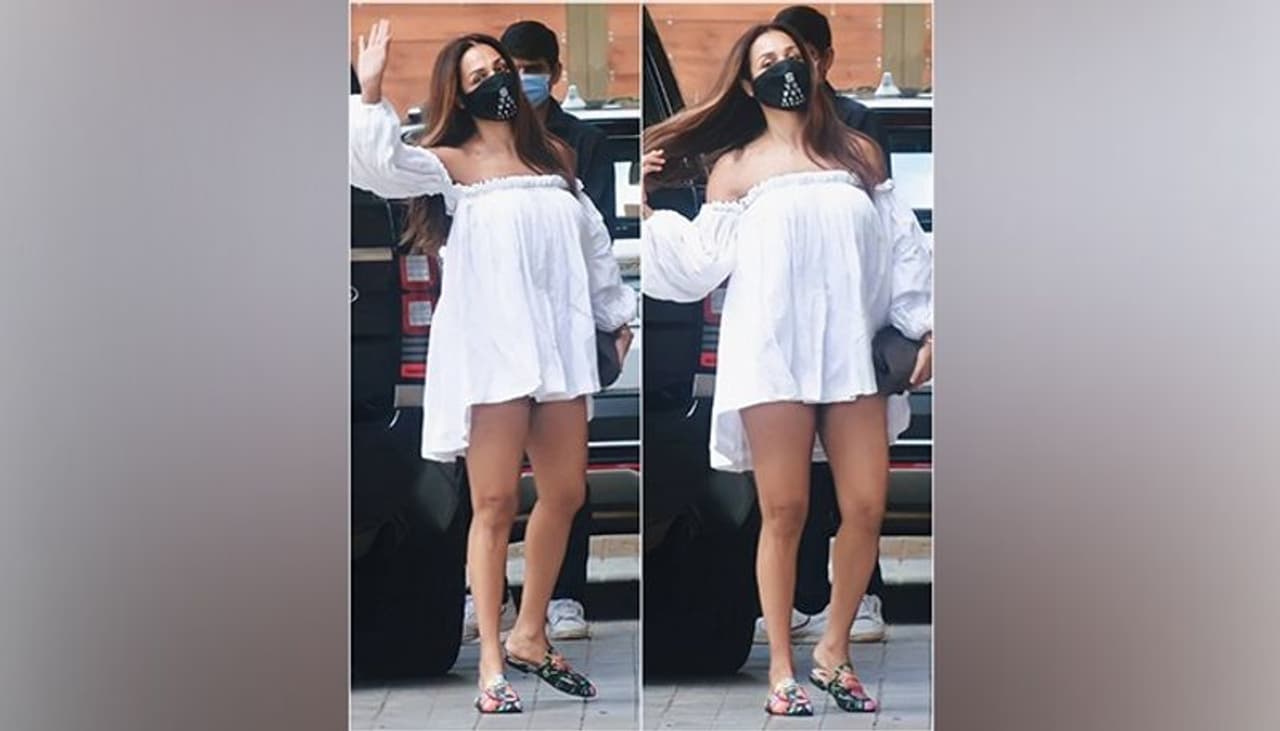 <p>Yesterday, Malaika Arora stepped out in a mini white dress when visiting sister Amrita Arora's house. She was accompanied by her beau Arjun Kapoor.</p> <p>Yesterday, Malaika Arora stepped out in a mini white dress when visiting sister Amrita Arora's house. She was accompanied by her beau Arjun Kapoor.</p>