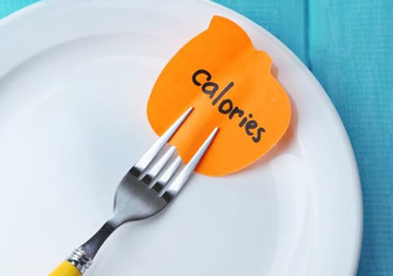 <p>കലോറി വളരെ കുറഞ്ഞ ഭക്ഷണങ്ങള് വേണം ഡയറ്റില് ഉള്പ്പെടുത്താന്. വണ്ണം കുറയ്ക്കാന് ആഗ്രഹിക്കുന്നവരില് ഭൂരിഭാഗം പേര്ക്കും സ്നാക്സുകള് തെരഞ്ഞെടുക്കാനാണ് പ്രയാസം.<br /> </p> <p>കലോറി വളരെ കുറഞ്ഞ ഭക്ഷണങ്ങള് വേണം ഡയറ്റില് ഉള്പ്പെടുത്താന്. വണ്ണം കുറയ്ക്കാന് ആഗ്രഹിക്കുന്നവരില് ഭൂരിഭാഗം പേര്ക്കും സ്നാക്സുകള് തെരഞ്ഞെടുക്കാനാണ് പ്രയാസം.<br /> </p>