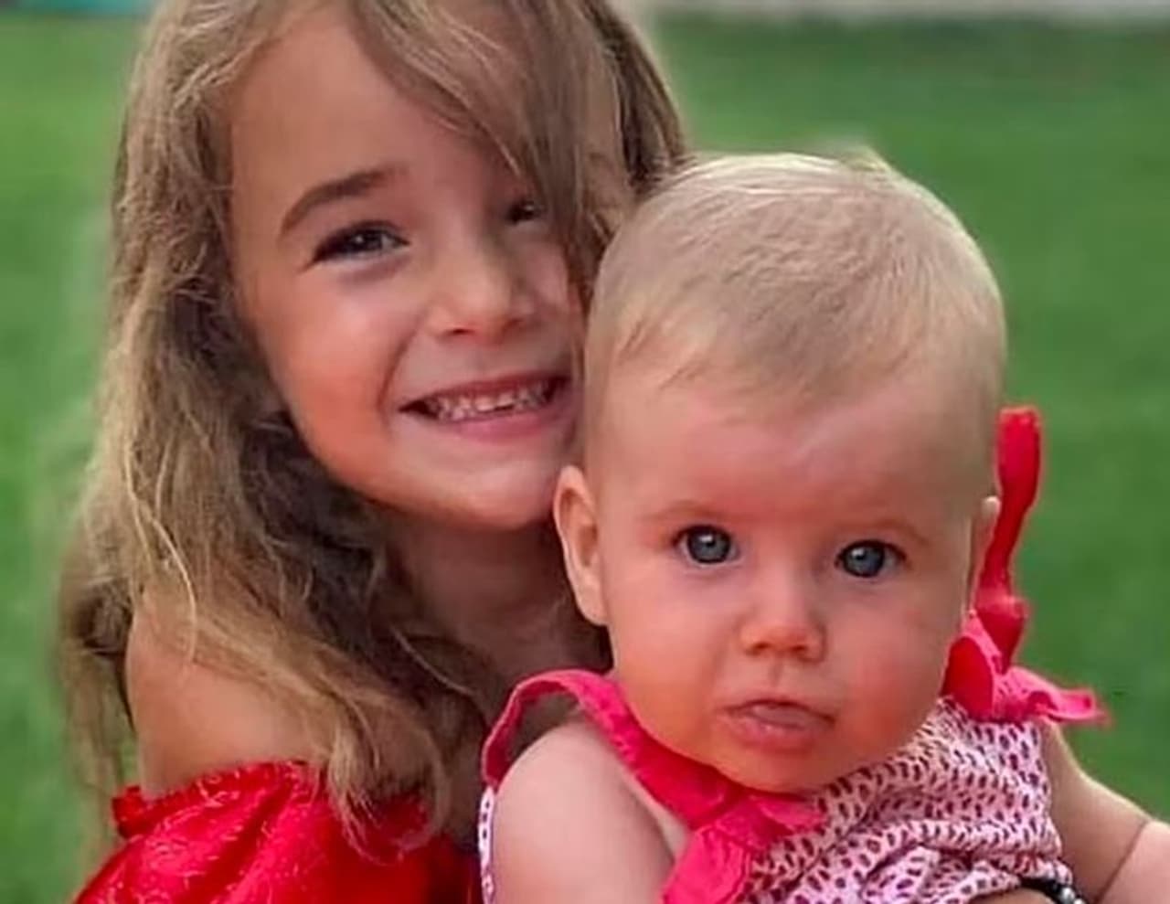 <p>ಮಕ್ಕಳಿಗೆ ನಿದ್ದೆ ಮಾತ್ರೆ ಕೊಟ್ಟ: ಡೈಲಿ ಮೇಲ್ ವರದಿಯನ್ವಯ, ಪ್ರಾಥಮಿಕ ತನಿಖೆಯಲ್ಲಿ ಸ್ಪಾನಿಶ್ ವ್ಯಕ್ತಿ ಟಾಮಸ್ ಗಿಮೆನೋ ತನ್ನ ಆರು ವರ್ಷದ ಮಗಳು ಒಲಿವಿಯಾ ಹಾಗೂ ಒಂದು ವರ್ಷದ ಅನ್ನಾಳಿಗೆ ನಿದ್ದೆ ಮಾತ್ರೆ ನೀಡಿದ್ದ. ಇಬ್ಬರೂ ಪ್ರಜ್ಞಾಹೀನರಾಗಿದ್ದಾಗ ನದಿಗೆಸೆದಿದ್ದಾನೆ ಎಂದು ತಿಳಿದು ಬಂದಿದೆ.<br /> </p> <p>ಮಕ್ಕಳಿಗೆ ನಿದ್ದೆ ಮಾತ್ರೆ ಕೊಟ್ಟ: ಡೈಲಿ ಮೇಲ್ ವರದಿಯನ್ವಯ, ಪ್ರಾಥಮಿಕ ತನಿಖೆಯಲ್ಲಿ ಸ್ಪಾನಿಶ್ ವ್ಯಕ್ತಿ ಟಾಮಸ್ ಗಿಮೆನೋ ತನ್ನ ಆರು ವರ್ಷದ ಮಗಳು ಒಲಿವಿಯಾ ಹಾಗೂ ಒಂದು ವರ್ಷದ ಅನ್ನಾಳಿಗೆ ನಿದ್ದೆ ಮಾತ್ರೆ ನೀಡಿದ್ದ. ಇಬ್ಬರೂ ಪ್ರಜ್ಞಾಹೀನರಾಗಿದ್ದಾಗ ನದಿಗೆಸೆದಿದ್ದಾನೆ ಎಂದು ತಿಳಿದು ಬಂದಿದೆ.<br /> </p>