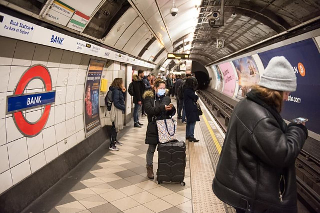 <p>2019 നവംബര് ഡിസംബര് മാസങ്ങളില് ചൈനയിലെ വുഹാനില് കൊറോണാ രോഗാണുവിന്റെ സാന്നിധ്യം രേഖപ്പെടുത്തിയെങ്കിലും പുതിയ രോഗാണുവിനെ കുറിച്ച് ചൈന നിശബ്ദത പാലിച്ചു. ഇതേ തുടര്ന്ന് 2020 ജനുവരിയോടെ രോഗാണു ലോകവ്യാപകമായിത്തീര്ന്നു. </p> <p>2019 നവംബര് ഡിസംബര് മാസങ്ങളില് ചൈനയിലെ വുഹാനില് കൊറോണാ രോഗാണുവിന്റെ സാന്നിധ്യം രേഖപ്പെടുത്തിയെങ്കിലും പുതിയ രോഗാണുവിനെ കുറിച്ച് ചൈന നിശബ്ദത പാലിച്ചു. ഇതേ തുടര്ന്ന് 2020 ജനുവരിയോടെ രോഗാണു ലോകവ്യാപകമായിത്തീര്ന്നു. </p>