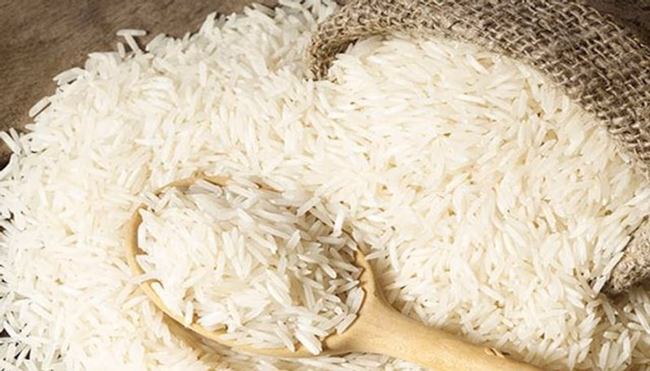 <p><br />ಬೆಂಕಿ ಪೊಟ್ಟಣ ಇರಿಸಿ<br />ಕೀಟಗಳಿಂದ ಅಕ್ಕಿಯನ್ನು ರಕ್ಷಿಸಲು, ಅಕ್ಕಿ ಪೆಟ್ಟಿಗೆ ಸುತ್ತಲೂ ಬೆಂಕಿಪೊಟ್ಟಣ ಇರಿಸಿ. ಇದರಲ್ಲಿ ಗಂಧಕವು ಇದೆ, ಇದು ಕೀಟಗಳಿಂದ ಅಕ್ಕಿಯನ್ನು ರಕ್ಷಿಸಲು ಸಹಾಯ ಮಾಡುತ್ತದೆ.&nbsp;</p>