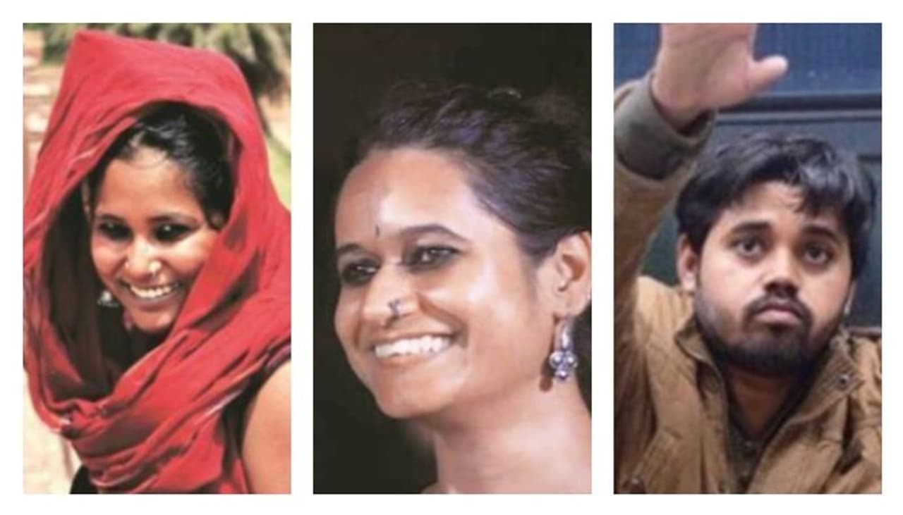 <p>വടക്ക് കിഴക്കന് ദില്ലിയില് 2020 ല് കലാപത്തിന് ശ്രമിച്ചുവെന്നതാണ് വിദ്യാര്ത്ഥി നേതാക്കള്ക്കെതിരെ ദില്ലി പൊലീസ് ചുമത്തിയ കുറ്റം. സിഎഎ വിരുദ്ധസമരം നടത്തിയ വിദ്യാര്ത്ഥി നേതാക്കള്ക്കെതിരെയാണ് ദില്ലി പൊലീസ് കേസെടുത്തത്. അതിനിടെ, വിദ്യാർത്ഥി പ്രവർത്തകരായ നതാഷ നർവാൾ, ദേവാംഗന കലിത എന്നിവരെ തടവിലാക്കിയതിൽ ആശങ്ക പ്രകടിപ്പിച്ച യുഎന്റെ പ്രത്യേക പ്രതിനിധിയോട് ഇന്ത്യ രൂക്ഷമായി പ്രതികരിച്ചതായി ദി ഇന്ത്യന് എക്സ്പ്രസ് റിപ്പോര്ട്ട് ചെയ്തു. </p> <p>വടക്ക് കിഴക്കന് ദില്ലിയില് 2020 ല് കലാപത്തിന് ശ്രമിച്ചുവെന്നതാണ് വിദ്യാര്ത്ഥി നേതാക്കള്ക്കെതിരെ ദില്ലി പൊലീസ് ചുമത്തിയ കുറ്റം. സിഎഎ വിരുദ്ധസമരം നടത്തിയ വിദ്യാര്ത്ഥി നേതാക്കള്ക്കെതിരെയാണ് ദില്ലി പൊലീസ് കേസെടുത്തത്. അതിനിടെ, വിദ്യാർത്ഥി പ്രവർത്തകരായ നതാഷ നർവാൾ, ദേവാംഗന കലിത എന്നിവരെ തടവിലാക്കിയതിൽ ആശങ്ക പ്രകടിപ്പിച്ച യുഎന്റെ പ്രത്യേക പ്രതിനിധിയോട് ഇന്ത്യ രൂക്ഷമായി പ്രതികരിച്ചതായി ദി ഇന്ത്യന് എക്സ്പ്രസ് റിപ്പോര്ട്ട് ചെയ്തു. </p>