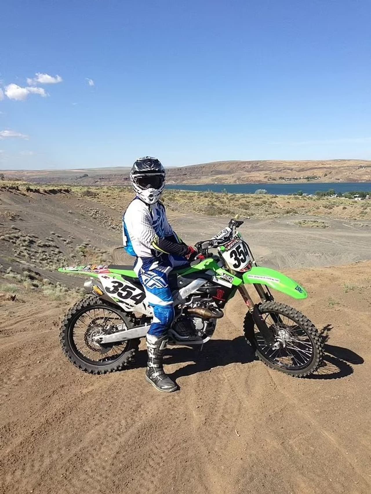 <p>ബൈക്ക് അപകടത്തില്‍പ്പെടുമ്പോള്‍ ഹാർവിൽ പരിശീലന ചാട്ടത്തിന് ശ്രമിക്കുകയായിരുന്നുവെന്ന് ഗ്രാന്‍റ് കൗണ്ടി കൊറോണർ പറഞ്ഞു. അപകടത്തിനിടെയുണ്ടായ പരിക്കുകള്‍ മരണത്തിന് കാരണമായി.&nbsp;</p>