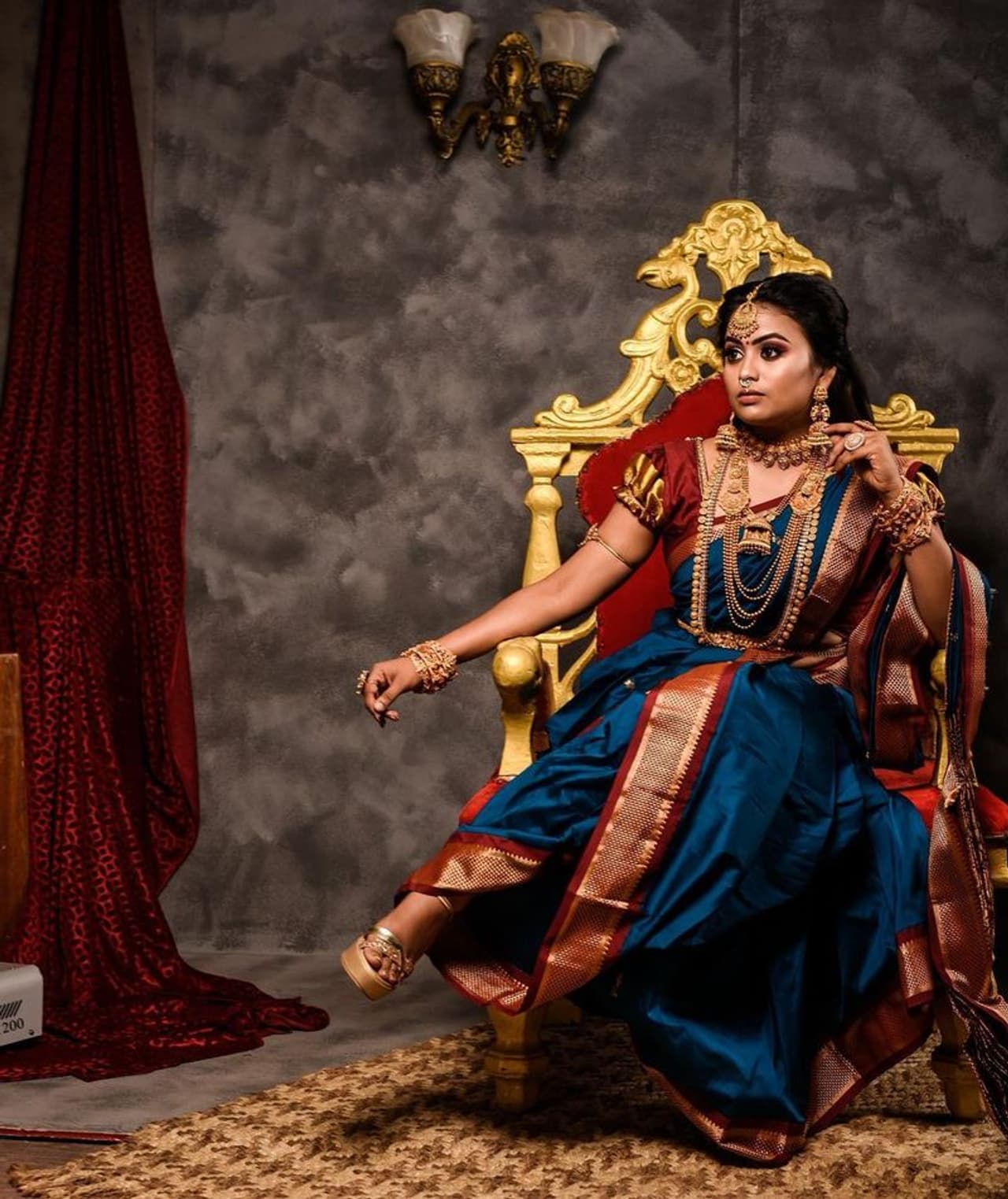 <p>ராஜமாதா கெட்டப்பில் நச்சுனு போஸ் கொடுக்கும் ஃபரீனா </p> <p>ராஜமாதா கெட்டப்பில் நச்சுனு போஸ் கொடுக்கும் ஃபரீனா </p>