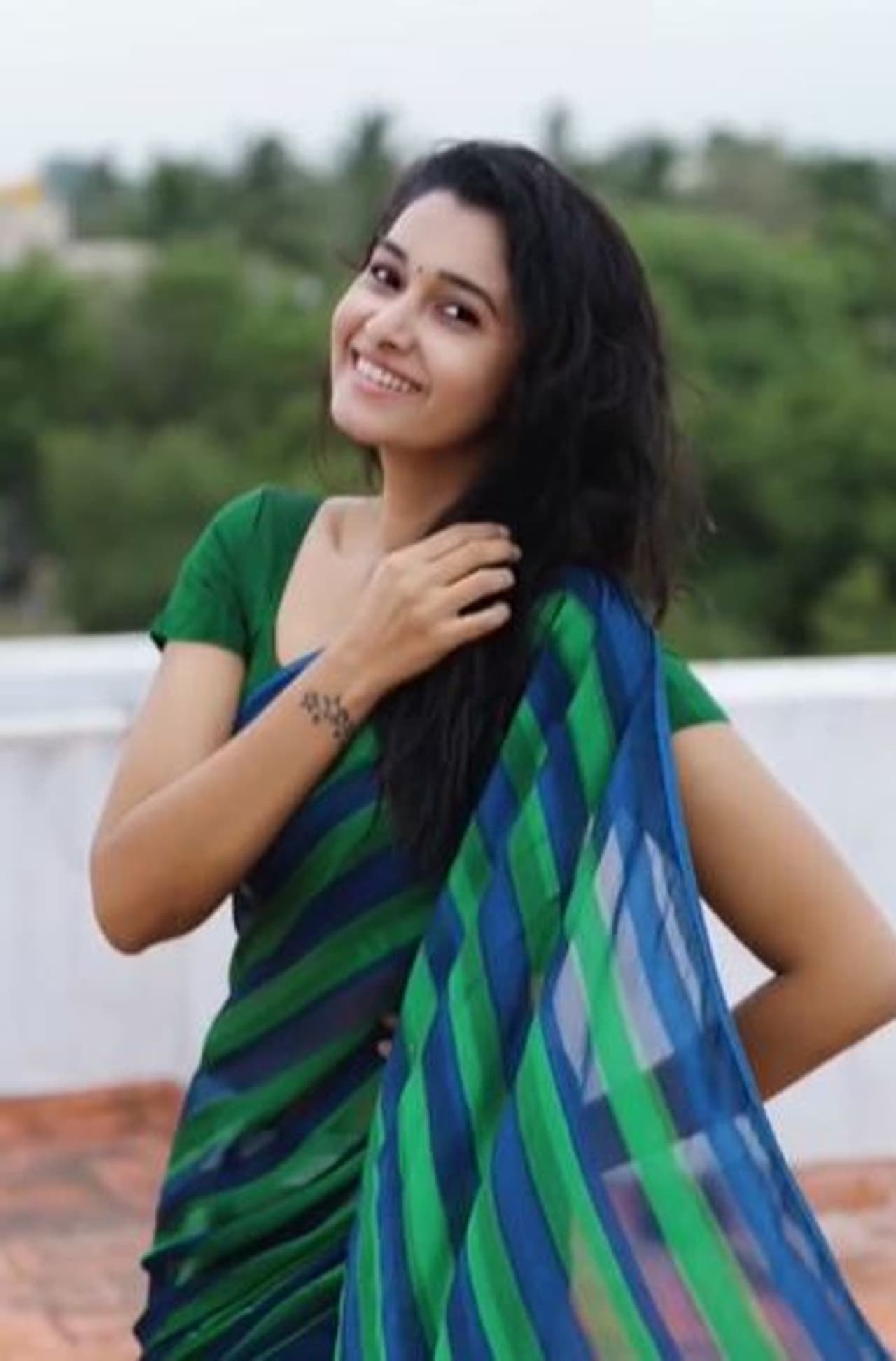 <p>சின்னத்திரையில் செய்திவாசிப்பாளராக வலம் வந்த பிரியா பவானி ஷங்கர் இன்று வெள்ளித்திரையில் முன்னணி நடிகையாக வலம் வருகிறார். மேயாத மான் படம் மூலமாக தமிழ் சினிமாவில் அறிமுகமான பிரியா பவானி ஷங்கர் கைவசம் தற்போது படவாய்ப்புகள் எக்கசக்கம். </p><p> </p> <p>சின்னத்திரையில் செய்திவாசிப்பாளராக வலம் வந்த பிரியா பவானி ஷங்கர் இன்று வெள்ளித்திரையில் முன்னணி நடிகையாக வலம் வருகிறார். மேயாத மான் படம் மூலமாக தமிழ் சினிமாவில் அறிமுகமான பிரியா பவானி ஷங்கர் கைவசம் தற்போது படவாய்ப்புகள் எக்கசக்கம். </p><p> </p>