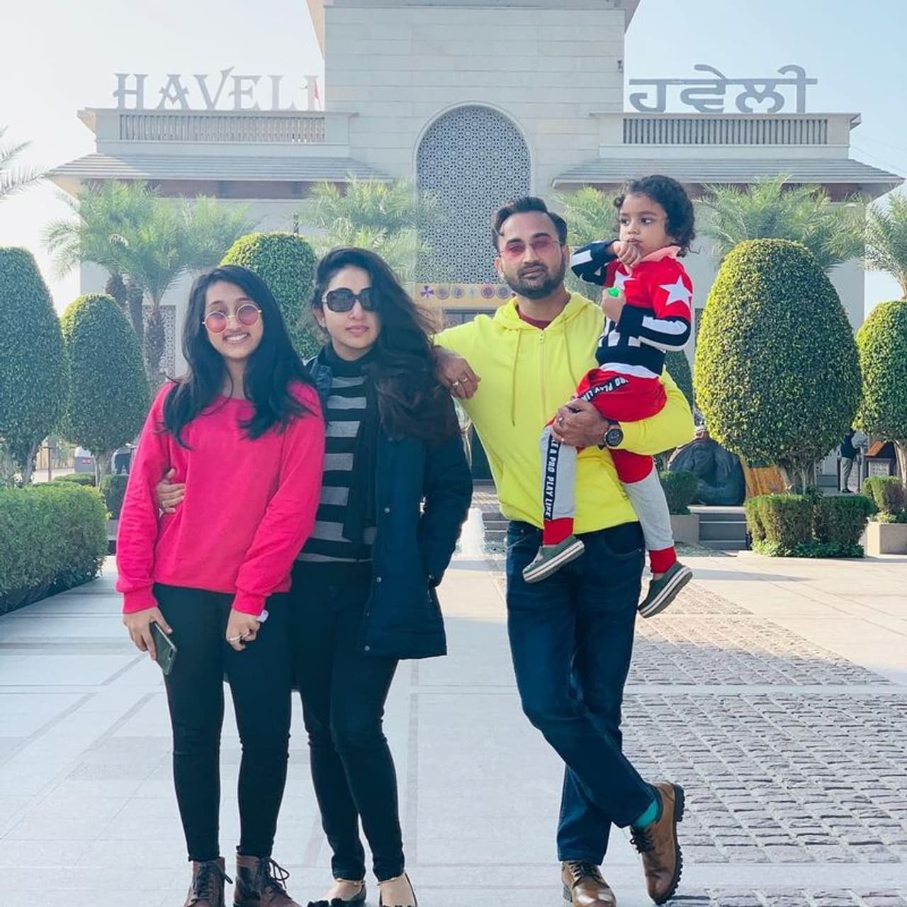 <p>கியூட் குடும்பத்துடன் நித்யா தாஸ் </p> <p>கியூட் குடும்பத்துடன் நித்யா தாஸ் </p>