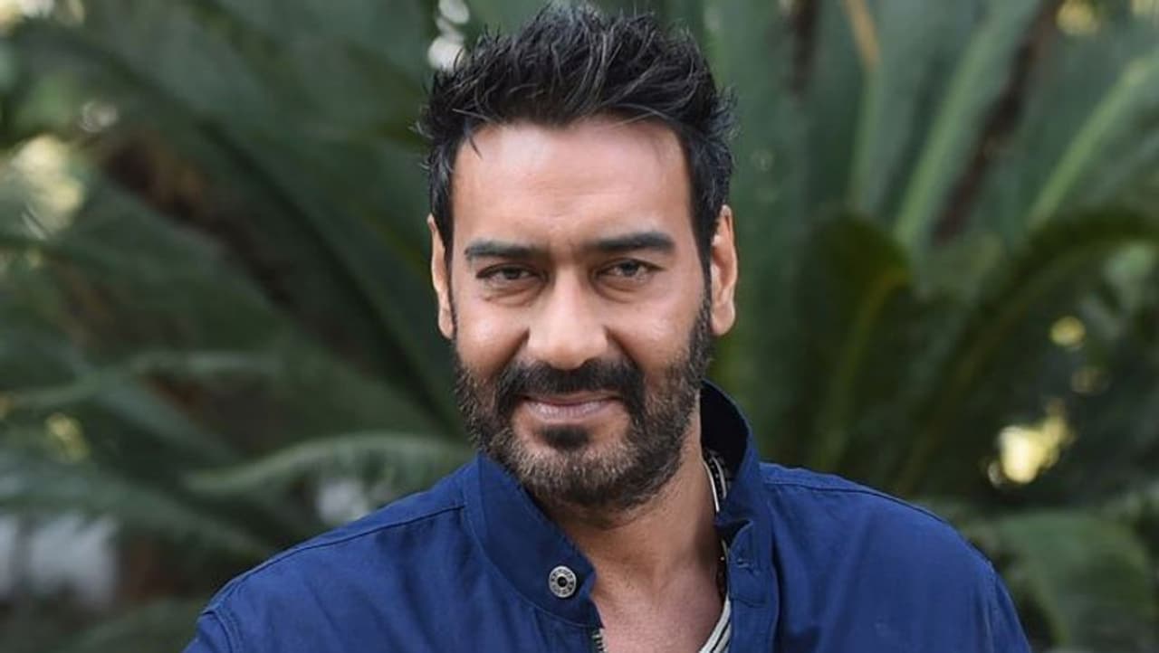 <p>90 ರ ದಶಕದಲ್ಲಿ ತಮ್ಮ ವೃತ್ತಿಜೀವನವನ್ನು ಪ್ರಾರಂಭಿಸಿದ ಅಜಯ್ ದೇವಗನ್ ಇಂದು ತಮ್ಮ ಚಿತ್ರಕ್ಕೆ ಭಾರಿ ಮೊತ್ತವನ್ನು ಚಾರ್ಜ್ ಮಾಡುತ್ತಾರೆ.</p> <p>90 ರ ದಶಕದಲ್ಲಿ ತಮ್ಮ ವೃತ್ತಿಜೀವನವನ್ನು ಪ್ರಾರಂಭಿಸಿದ ಅಜಯ್ ದೇವಗನ್ ಇಂದು ತಮ್ಮ ಚಿತ್ರಕ್ಕೆ ಭಾರಿ ಮೊತ್ತವನ್ನು ಚಾರ್ಜ್ ಮಾಡುತ್ತಾರೆ.</p>