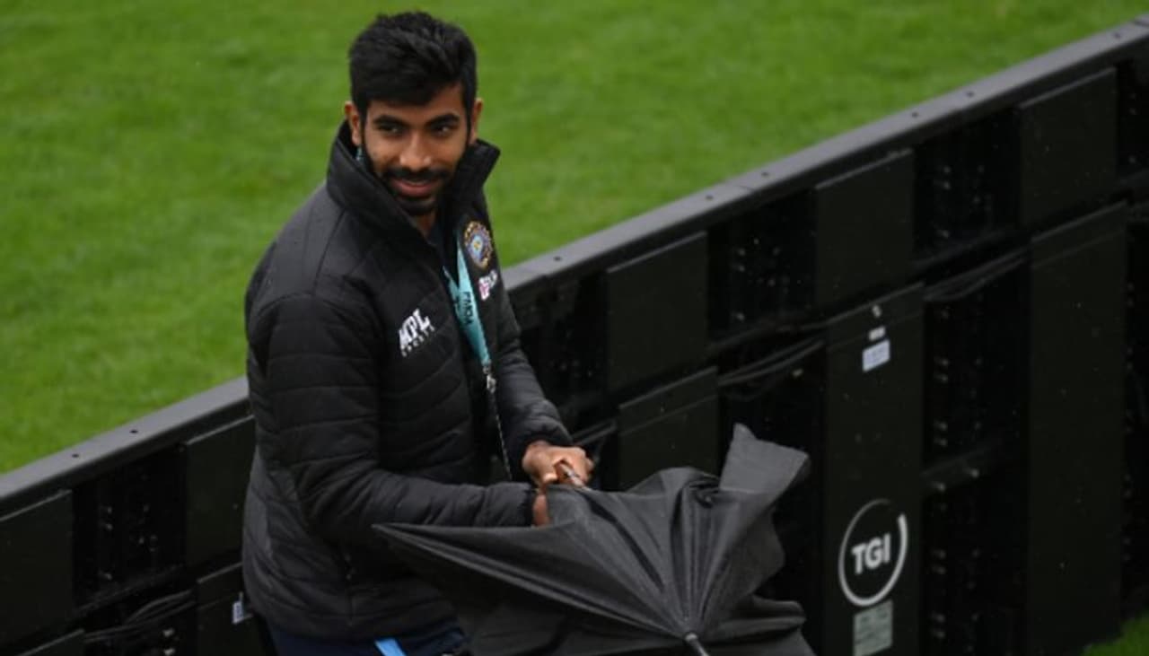 <p>Top rated Indian pacer Jasprit Bumrah has his eyes set on the upcoming Test series against England for the Pataudi Trophy. While he would look to come up with a stellar performance, he is currently on a mild break in England before beginning the preparations.</p> <p>Top rated Indian pacer Jasprit Bumrah has his eyes set on the upcoming Test series against England for the Pataudi Trophy. While he would look to come up with a stellar performance, he is currently on a mild break in England before beginning the preparations.</p>