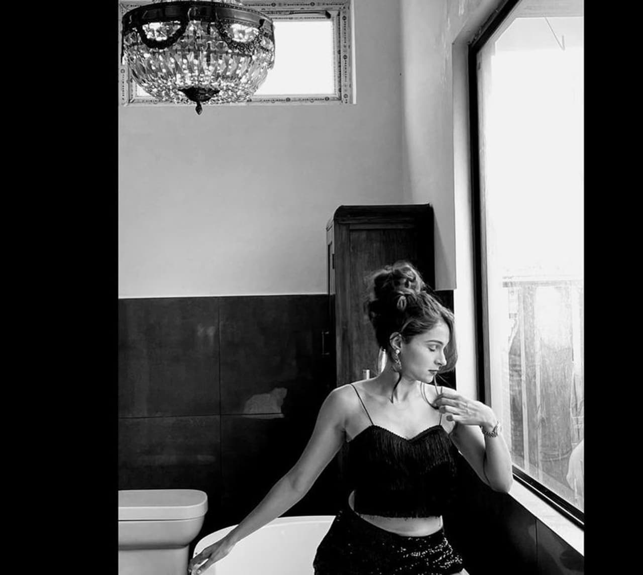 <p>தென்னிந்திய சினிமாவில் முன்னணி நடிகையாக வலம் வருபவர் ஆன்ட்ரியா. “ஆயிரத்தில் ஒருவன்”, “மங்காத்தா“, “சகுனி“, “இது நம்ம ஆளு” போன்ற பல்வேறு படங்களில் நடித்திருந்தாலும் தரமணி படம் அவருக்கு ஏராளமான ரசிகர்களையும், நல்ல பெயரையும் பெற்றுத்தந்தது.</p><p> </p> <p>தென்னிந்திய சினிமாவில் முன்னணி நடிகையாக வலம் வருபவர் ஆன்ட்ரியா. “ஆயிரத்தில் ஒருவன்”, “மங்காத்தா“, “சகுனி“, “இது நம்ம ஆளு” போன்ற பல்வேறு படங்களில் நடித்திருந்தாலும் தரமணி படம் அவருக்கு ஏராளமான ரசிகர்களையும், நல்ல பெயரையும் பெற்றுத்தந்தது.</p><p> </p>