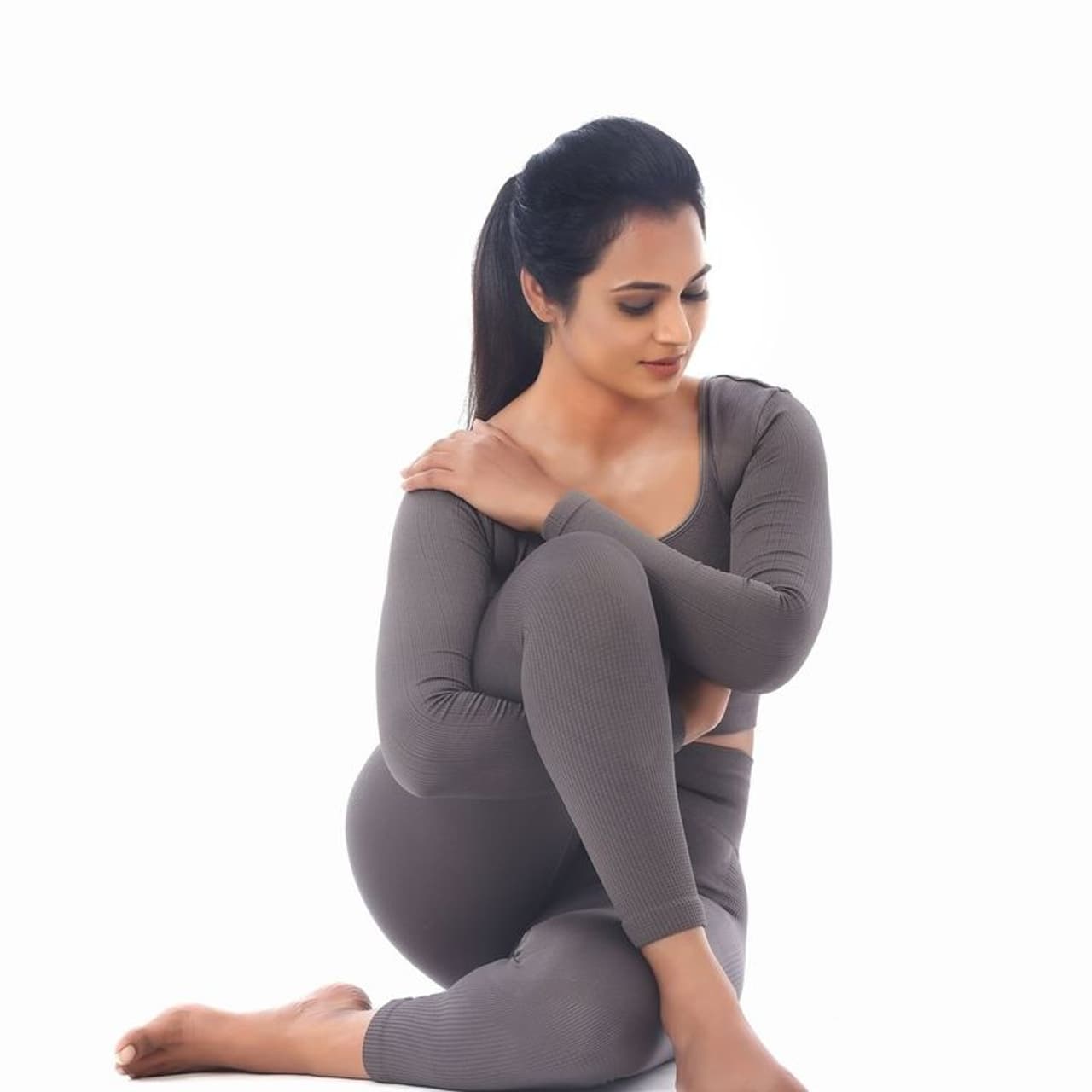 <p>தமிழ் திரையுலகில் ஜோக்கர், ஆண் தேவதை என இரண்டு படங்களில் நடித்திருந்தாலும், ரசிகர்கள் மனதில் நீங்காமல் இடம் பிடித்திருப்பவர் ரம்யா பாண்டியன். </p><p> </p> <p>தமிழ் திரையுலகில் ஜோக்கர், ஆண் தேவதை என இரண்டு படங்களில் நடித்திருந்தாலும், ரசிகர்கள் மனதில் நீங்காமல் இடம் பிடித்திருப்பவர் ரம்யா பாண்டியன். </p><p> </p>