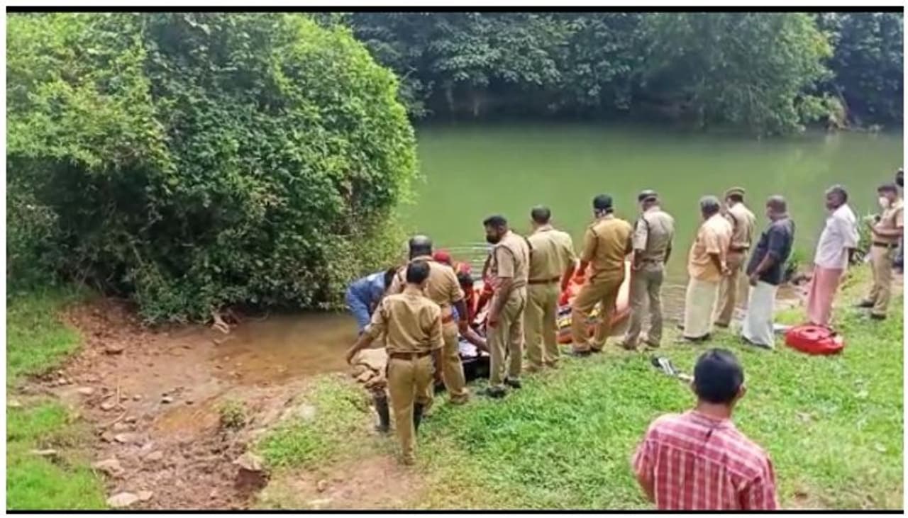 <p>കുഞ്ഞിനെ കൊന്ന കേസിലെ പ്രതി രേഷ്മ ഉപയോഗിച്ചിരുന്നത് സഹോദര ഭാര്യയുടെ പേരിലുള്ള സിം കാർഡായിരുന്നു. ഇക്കാര്യത്തെ കുറിച്ച് ചോദിച്ചറിയാനാണ് ഇവരെ പാരിപ്പള്ളി പൊലീസ് വിളിപ്പിച്ചത്.&nbsp;</p>