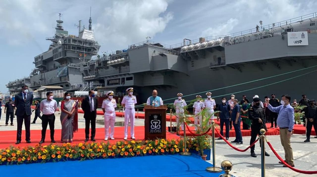 <p>ഏതാണ്ട് 2000 തൊഴിലാളികള് കപ്പല് നിര്മ്മാണവുമായി ബന്ധപ്പെട്ട് ഏതാണ്ടെല്ലാ ദിവസവും ജോലി ചെയ്താണ് കുറഞ്ഞ സമയത്തിനിടെ കപ്പലിന്റെ നിര്മ്മാണം പൂര്ത്തികരിച്ചത്. </p> <p>ഏതാണ്ട് 2000 തൊഴിലാളികള് കപ്പല് നിര്മ്മാണവുമായി ബന്ധപ്പെട്ട് ഏതാണ്ടെല്ലാ ദിവസവും ജോലി ചെയ്താണ് കുറഞ്ഞ സമയത്തിനിടെ കപ്പലിന്റെ നിര്മ്മാണം പൂര്ത്തികരിച്ചത്. </p>