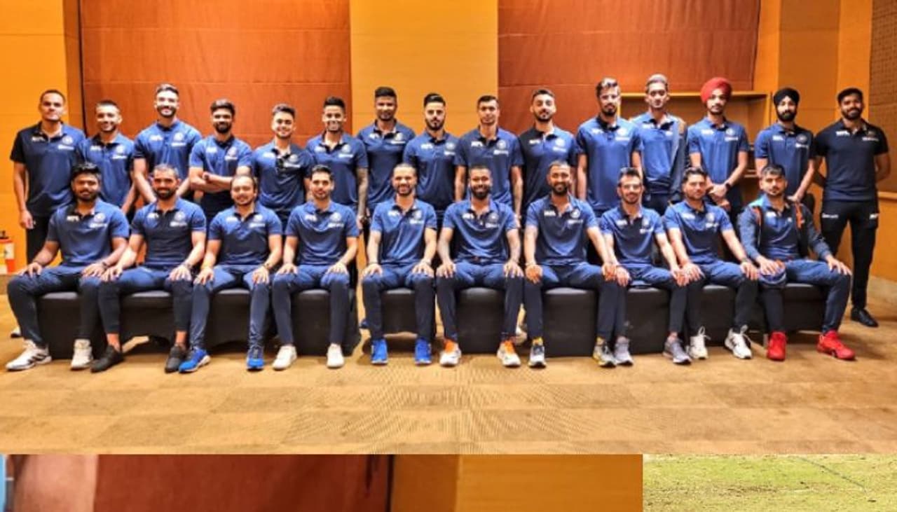 <p>లంక పర్యటనకు కోచ్గా ఎంపికైన తర్వాత సిరీస్కి ఎంపికైన ప్లేయర్లందరికీ అవకాశం వస్తుందని కామెంట్ చేశాడు రాహుల్ ద్రావిడ్. </p> <p>లంక పర్యటనకు కోచ్గా ఎంపికైన తర్వాత సిరీస్కి ఎంపికైన ప్లేయర్లందరికీ అవకాశం వస్తుందని కామెంట్ చేశాడు రాహుల్ ద్రావిడ్. </p>