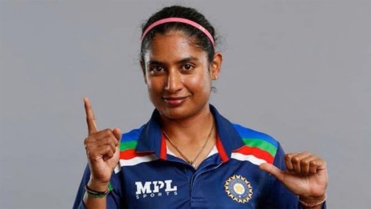 <p>ఇంగ్లాండ్తో వన్డే సిరీస్కి ముందు టాప్ 5లో కూడా లేని మిథాలీరాజ్, రెండో వన్డేలో హాఫ్ సెంచరీ తర్వాత టాప్ 3లోకి దూసుకొచ్చింది. మూడో వన్డే ముగిసిన తర్వాత ఏకంగా టాప్ ర్యాంకులోకి ఎగబాకింది.</p> <p>ఇంగ్లాండ్తో వన్డే సిరీస్కి ముందు టాప్ 5లో కూడా లేని మిథాలీరాజ్, రెండో వన్డేలో హాఫ్ సెంచరీ తర్వాత టాప్ 3లోకి దూసుకొచ్చింది. మూడో వన్డే ముగిసిన తర్వాత ఏకంగా టాప్ ర్యాంకులోకి ఎగబాకింది.</p>